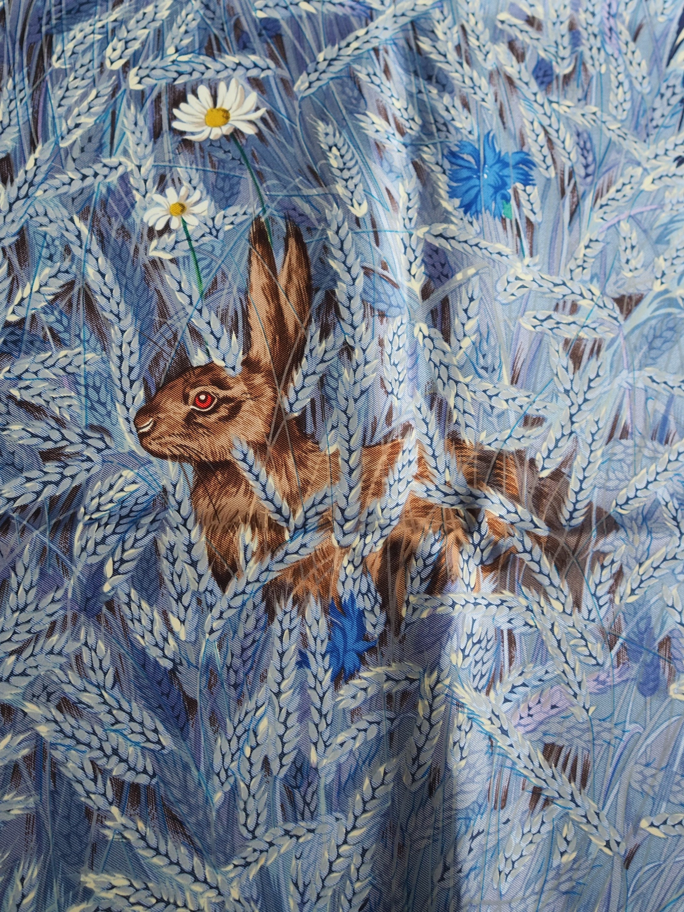 HERMES Scarf Carre 90 " Lapins Dans un Champ de " Blue Silk Rabbit Vintage Authentic