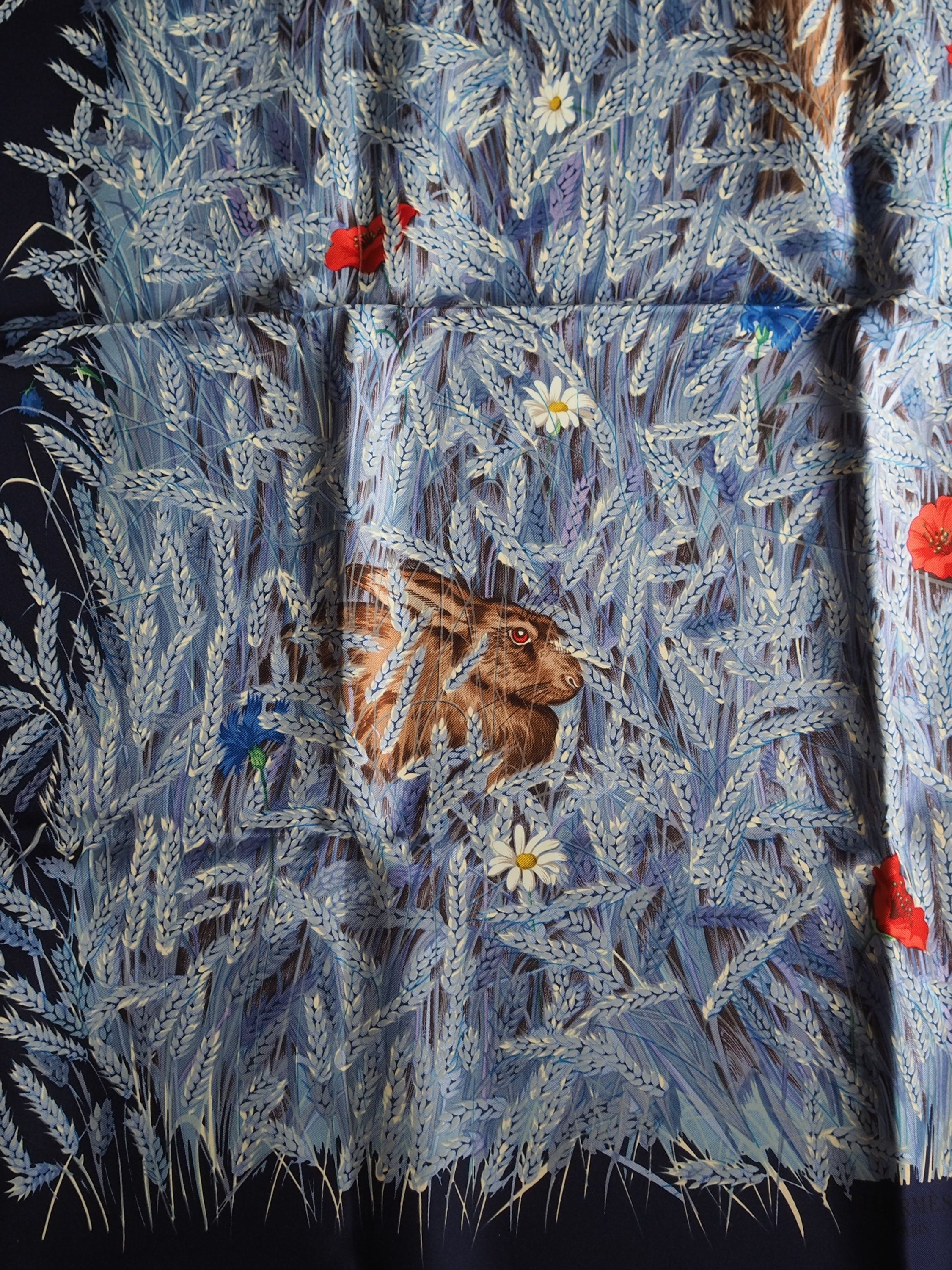 HERMES Scarf Carre 90 " Lapins Dans un Champ de " Blue Silk Rabbit Vintage Authentic
