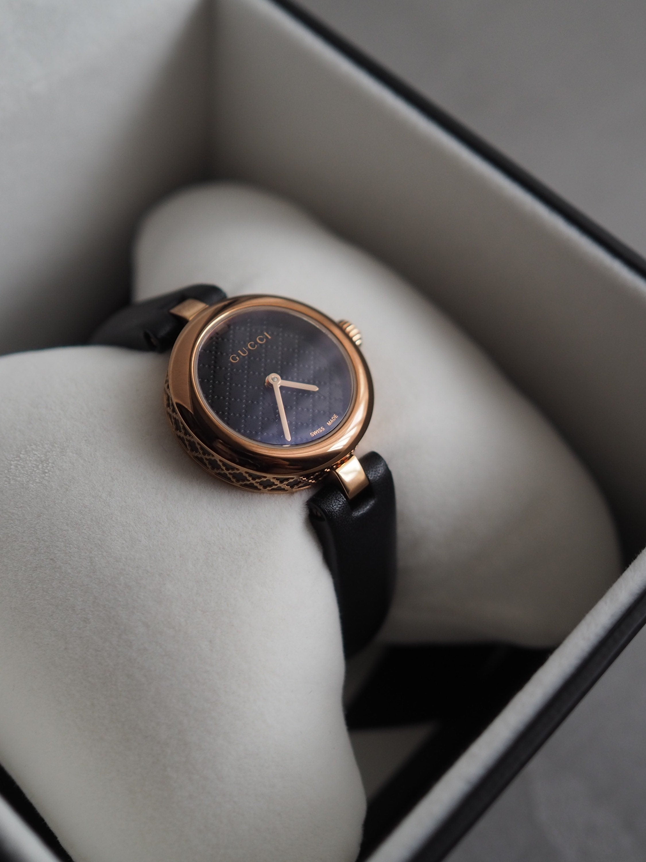 GUCCI Diamantissima Watch Wristwatch Gold Black Leather