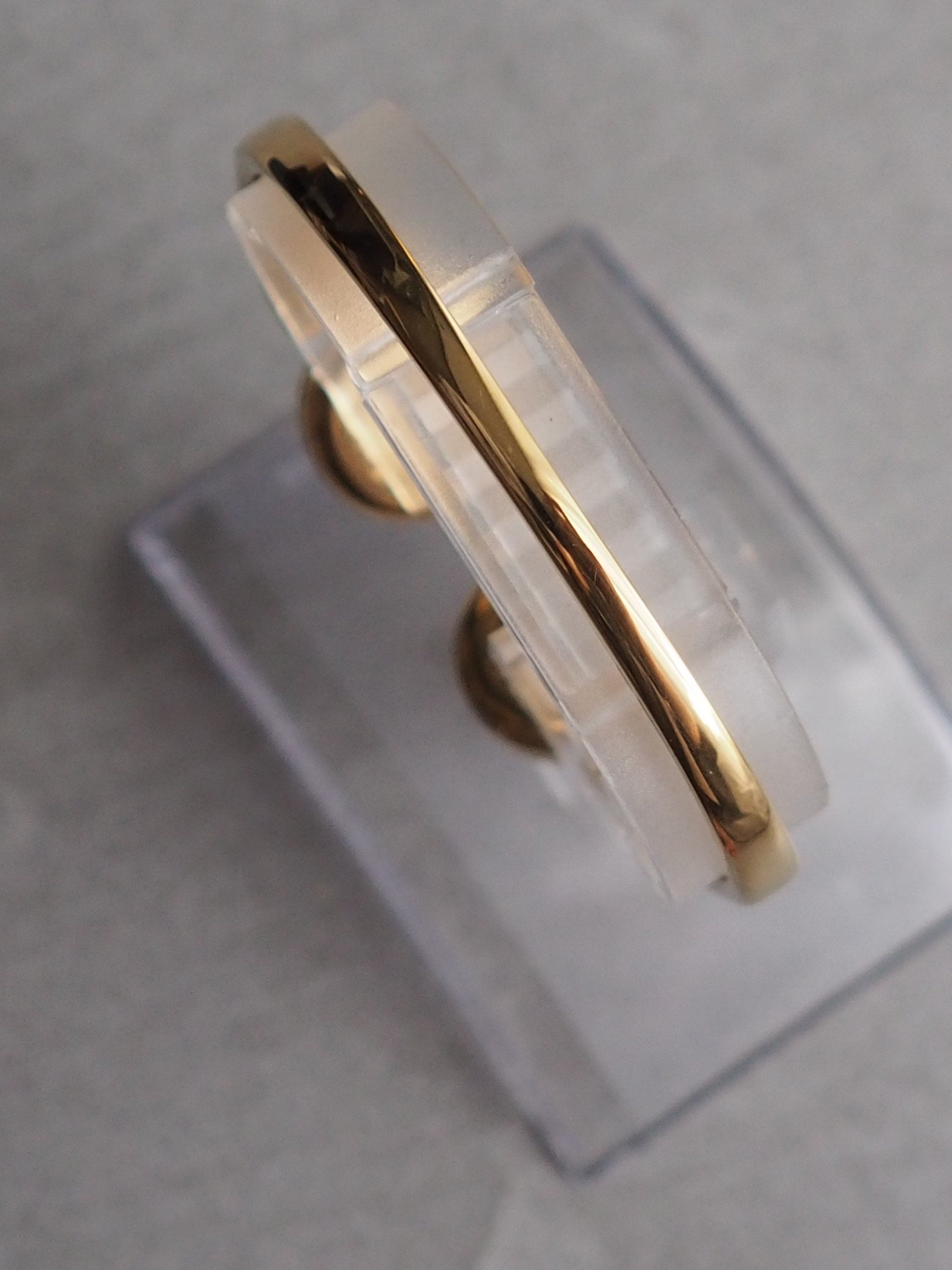 FENDI Double Face Bangle Shell Dial 620L Quartz Gold color Vintage Authentic