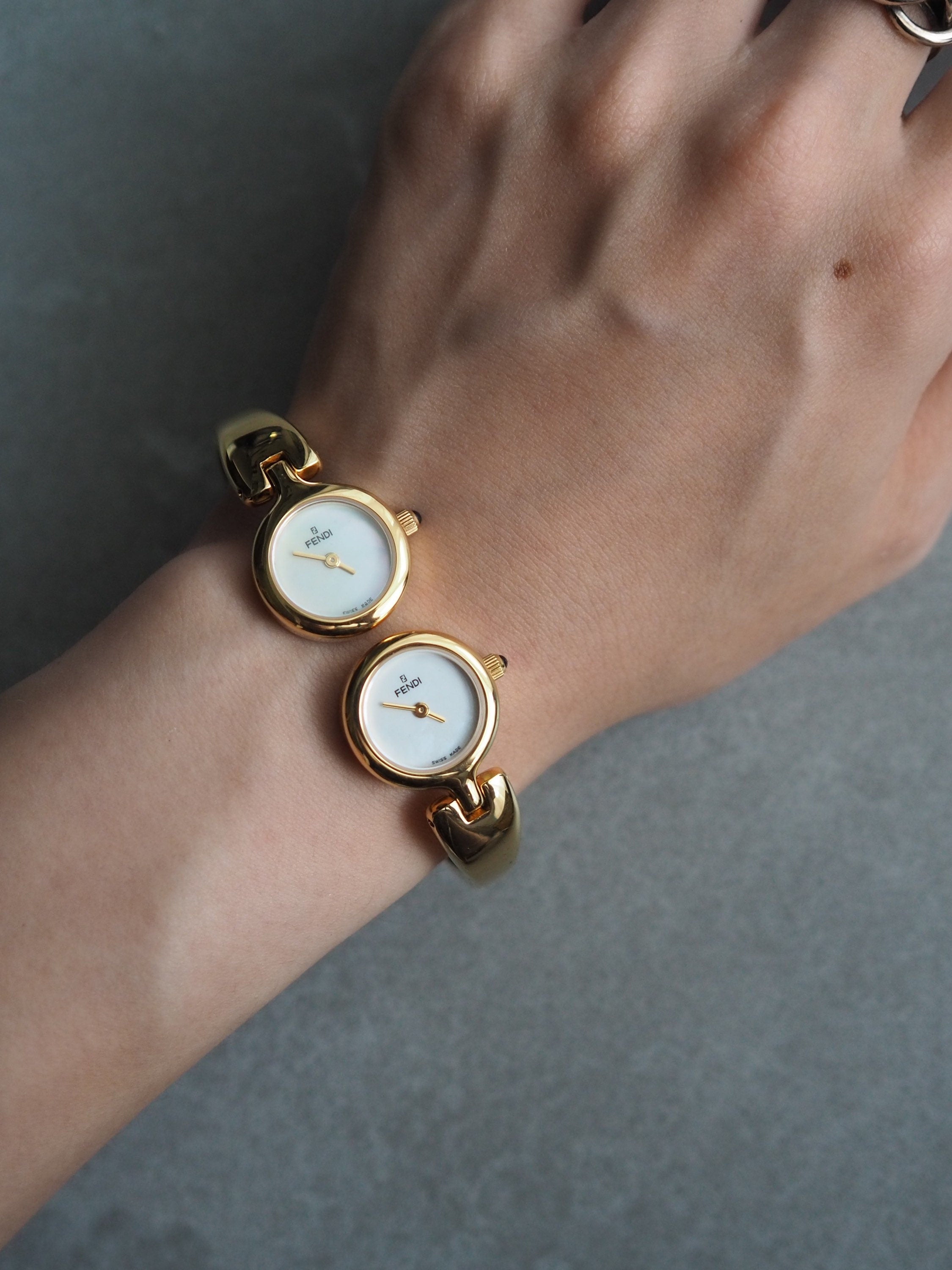 FENDI Double Face Bangle Shell Dial 620L Quartz Gold color Vintage Authentic