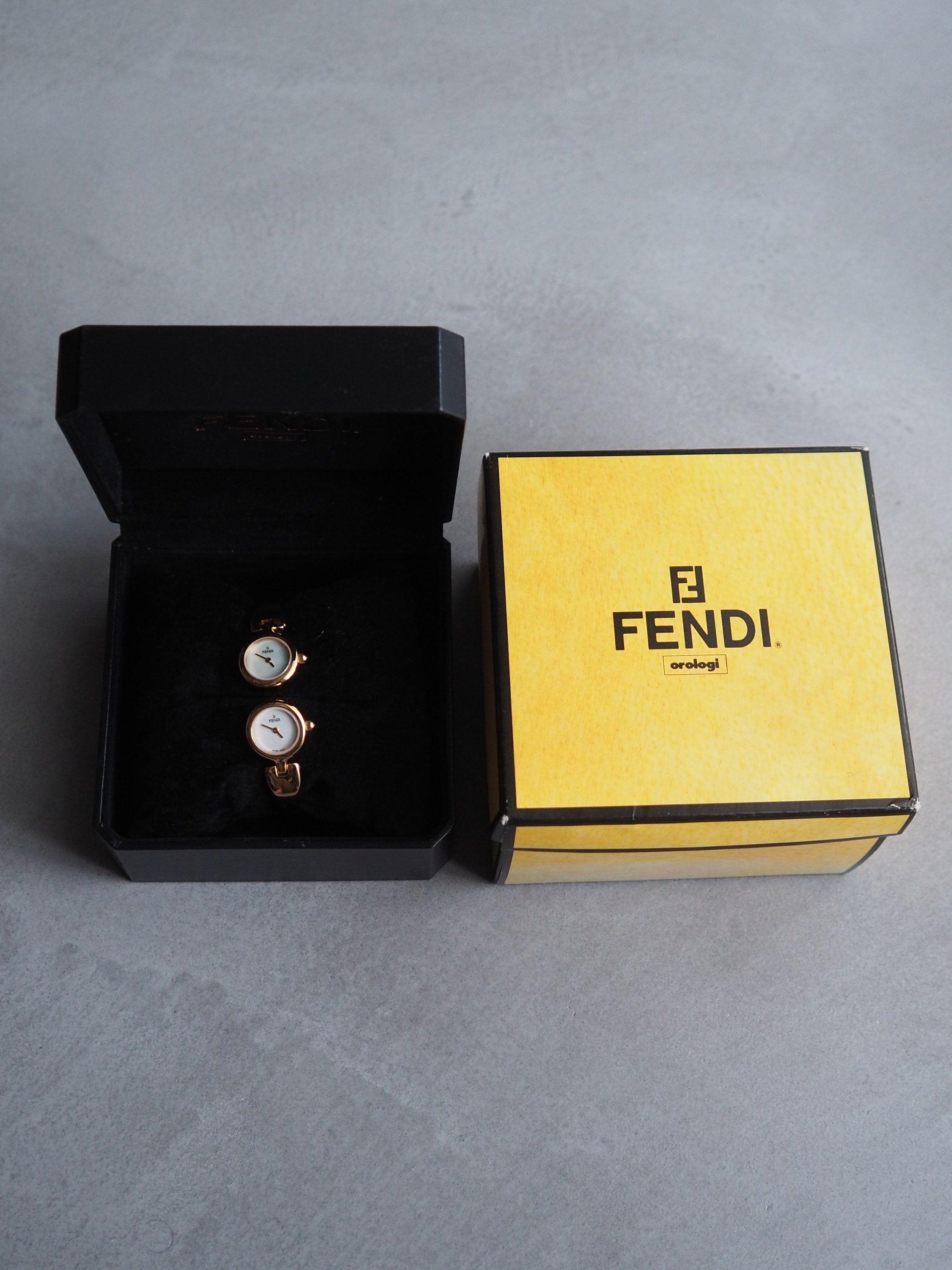 FENDI Double Face Bangle Shell Dial 620L Quartz Gold color Vintage Authentic