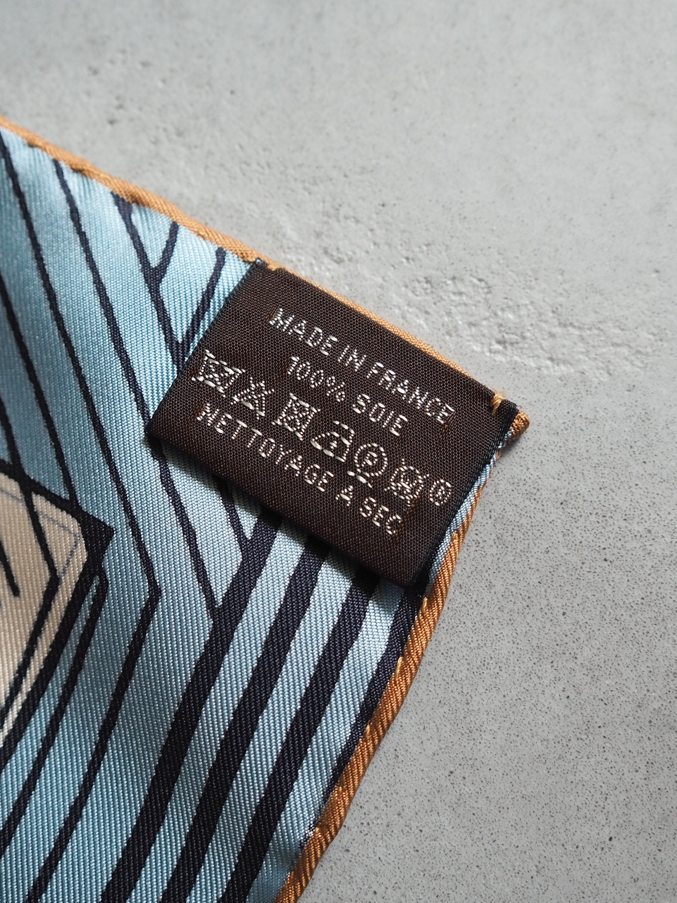 HERMES Scarf Carre 90 " jeu des omnibus et dames blanches " Blue Pink Silk Authentic