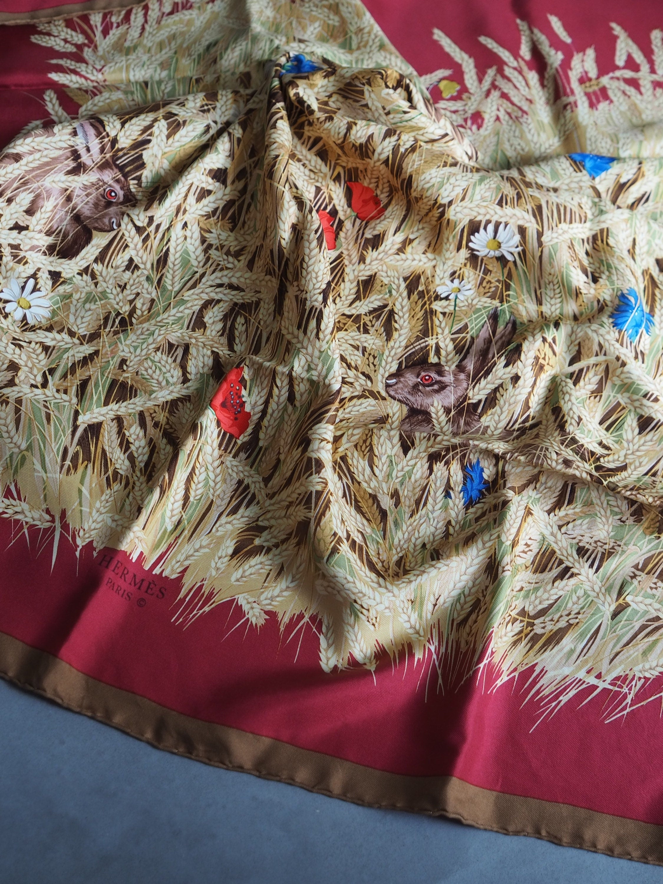 HERMES Scarf Carre 90 " Lapins Dans un Champ de " Bordeaux Silk Rabbit Vintage Authentic