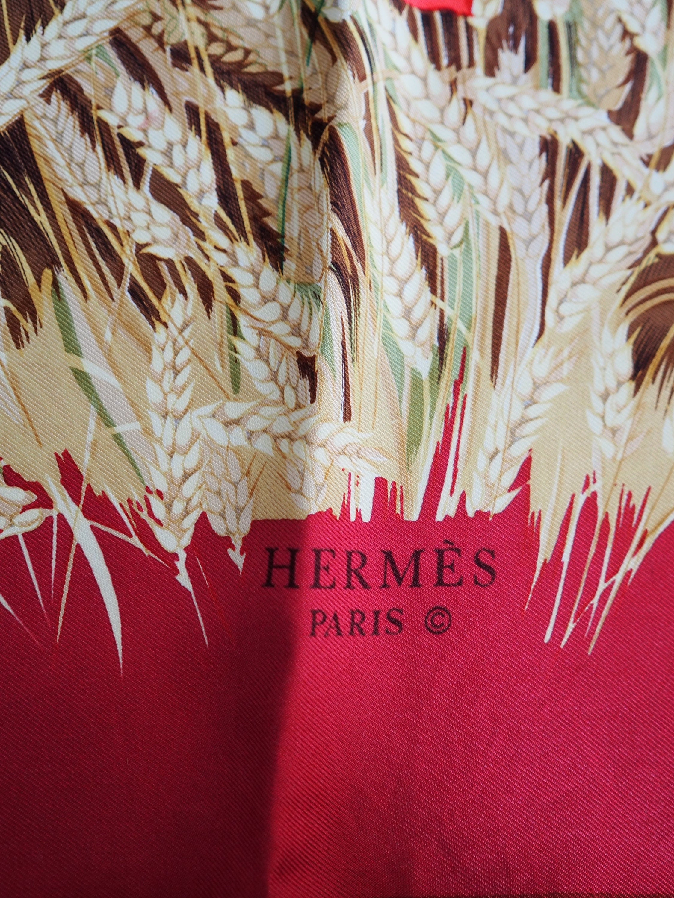 HERMES Scarf Carre 90 " Lapins Dans un Champ de " Bordeaux Silk Rabbit Vintage Authentic