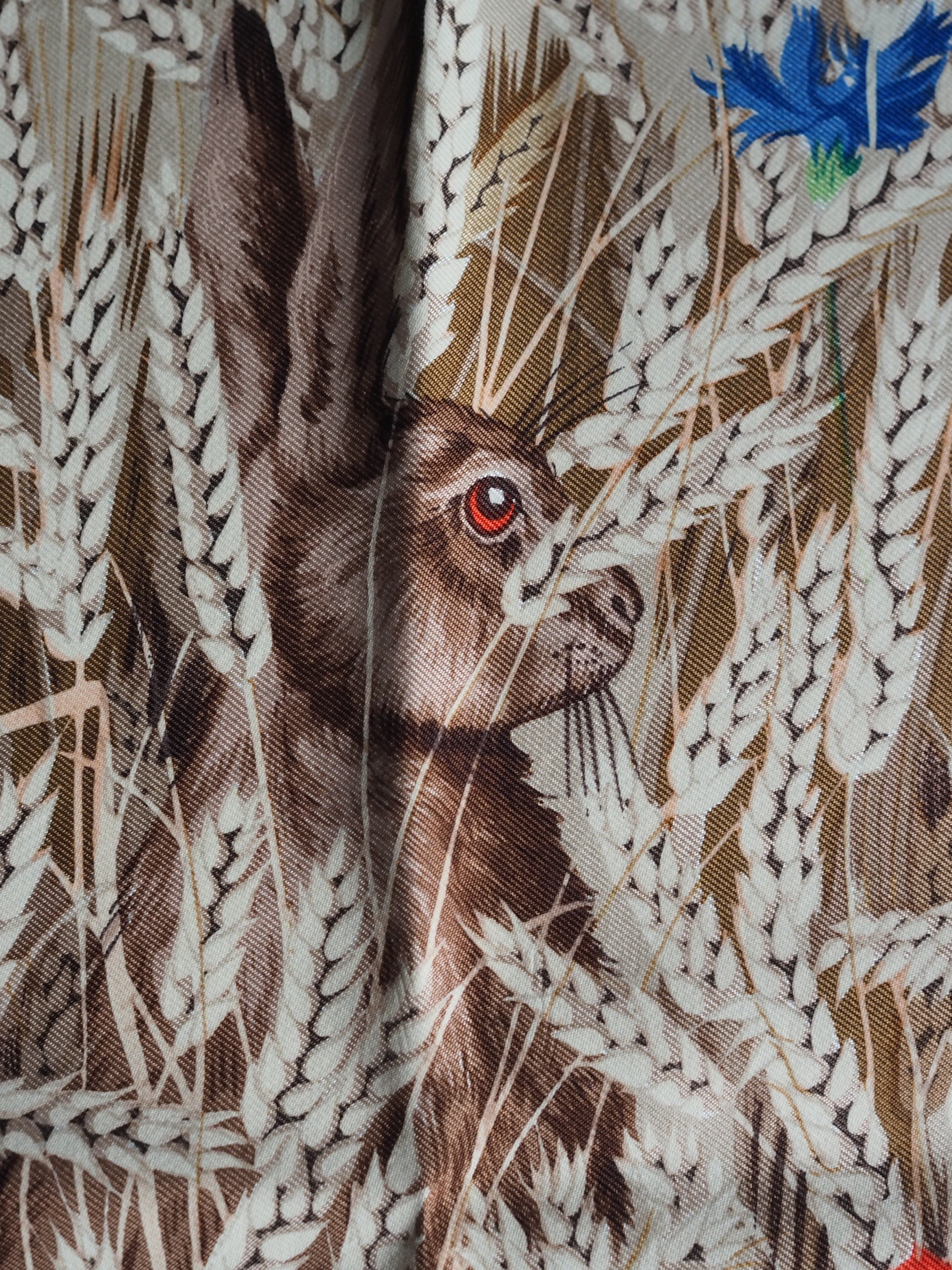 HERMES Scarf Carre 90 " Lapins Dans un Champ de " Beige Silk Rabbit Vintage Authentic