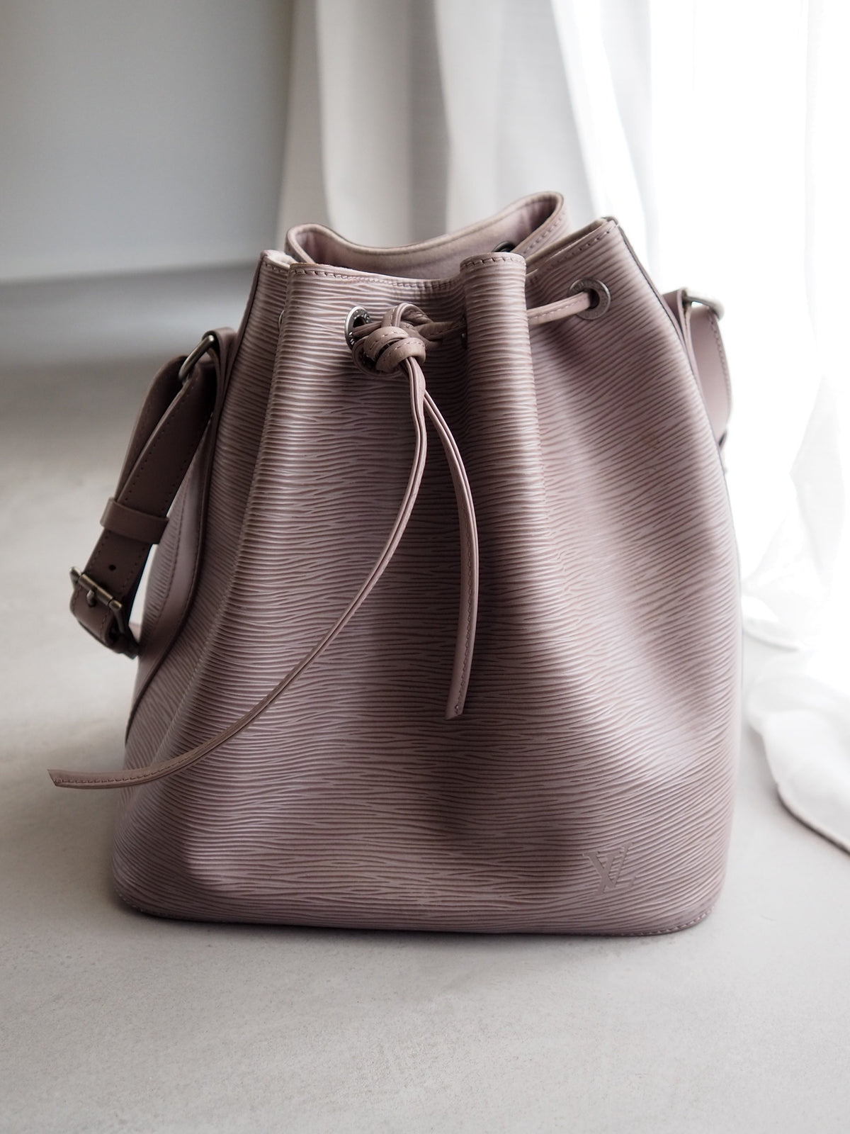 LOUIS VUITTON エピ プチノエ ショルダーバッグ