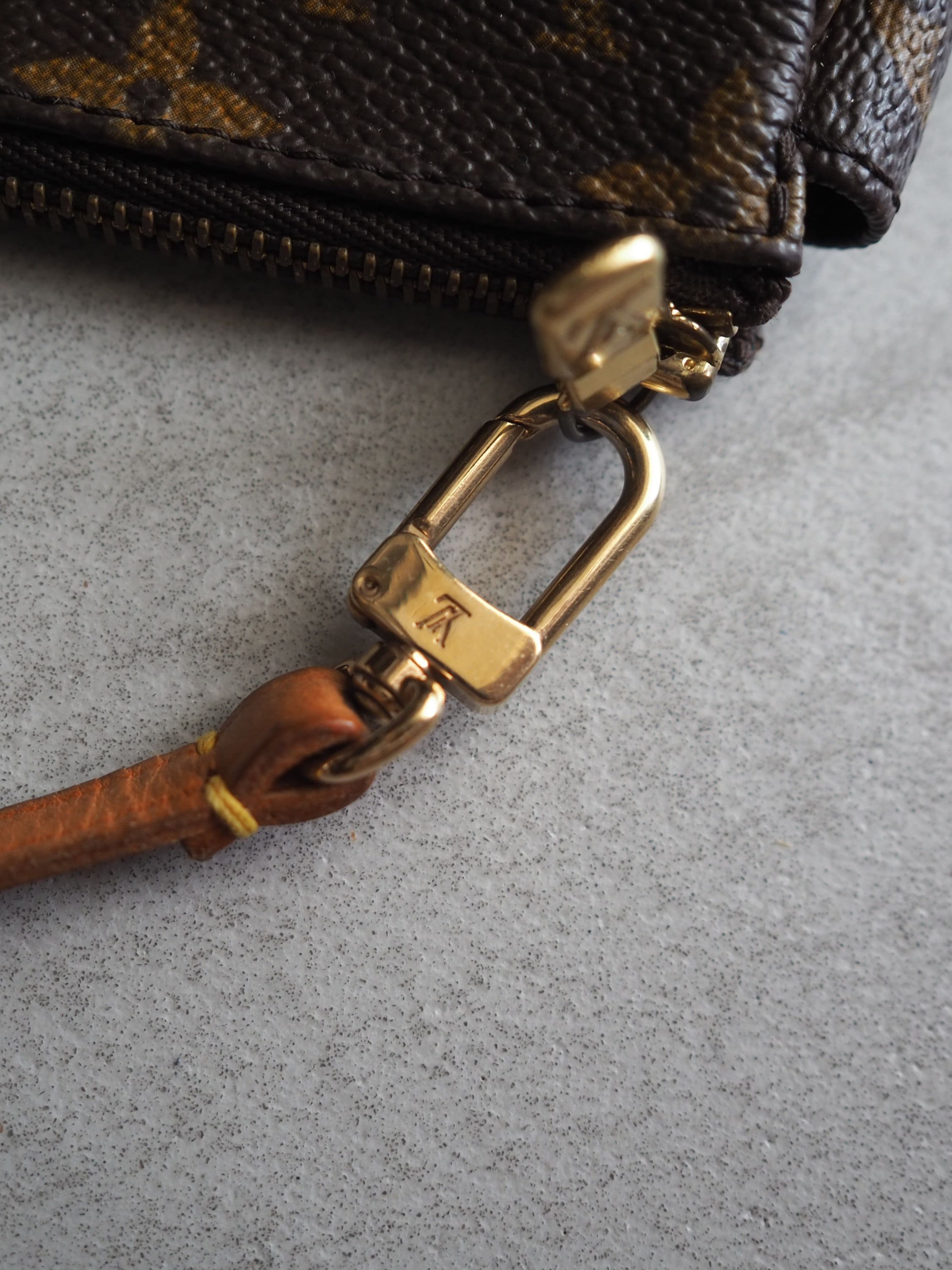 LOUIS VUITTON Monogram Pochette Accessoires Pouch Mini hand Bag Vintage Authentic