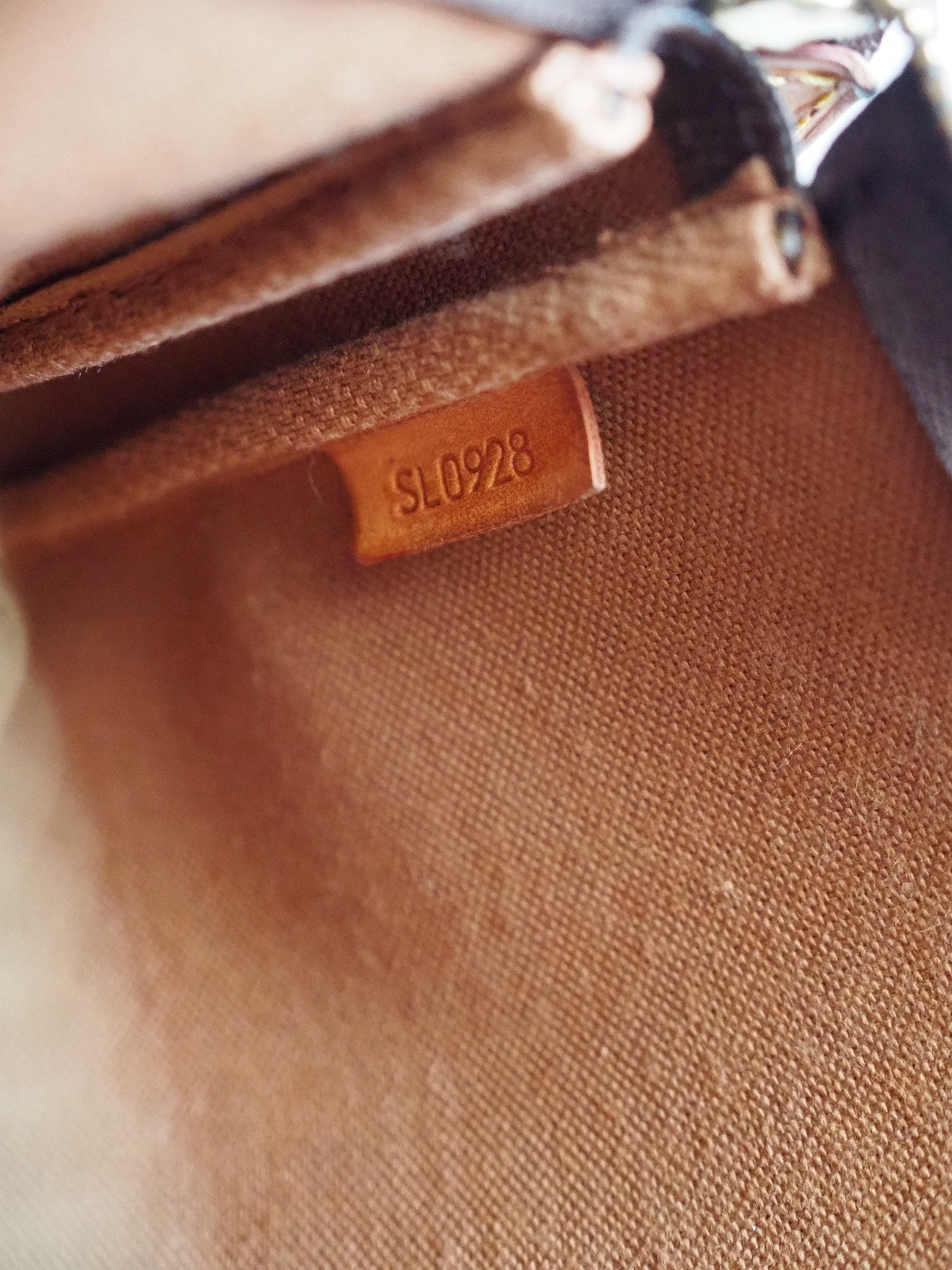 LOUIS VUITTON Monogram Pochette Accessoires Pouch Mini hand Bag Vintage Authentic