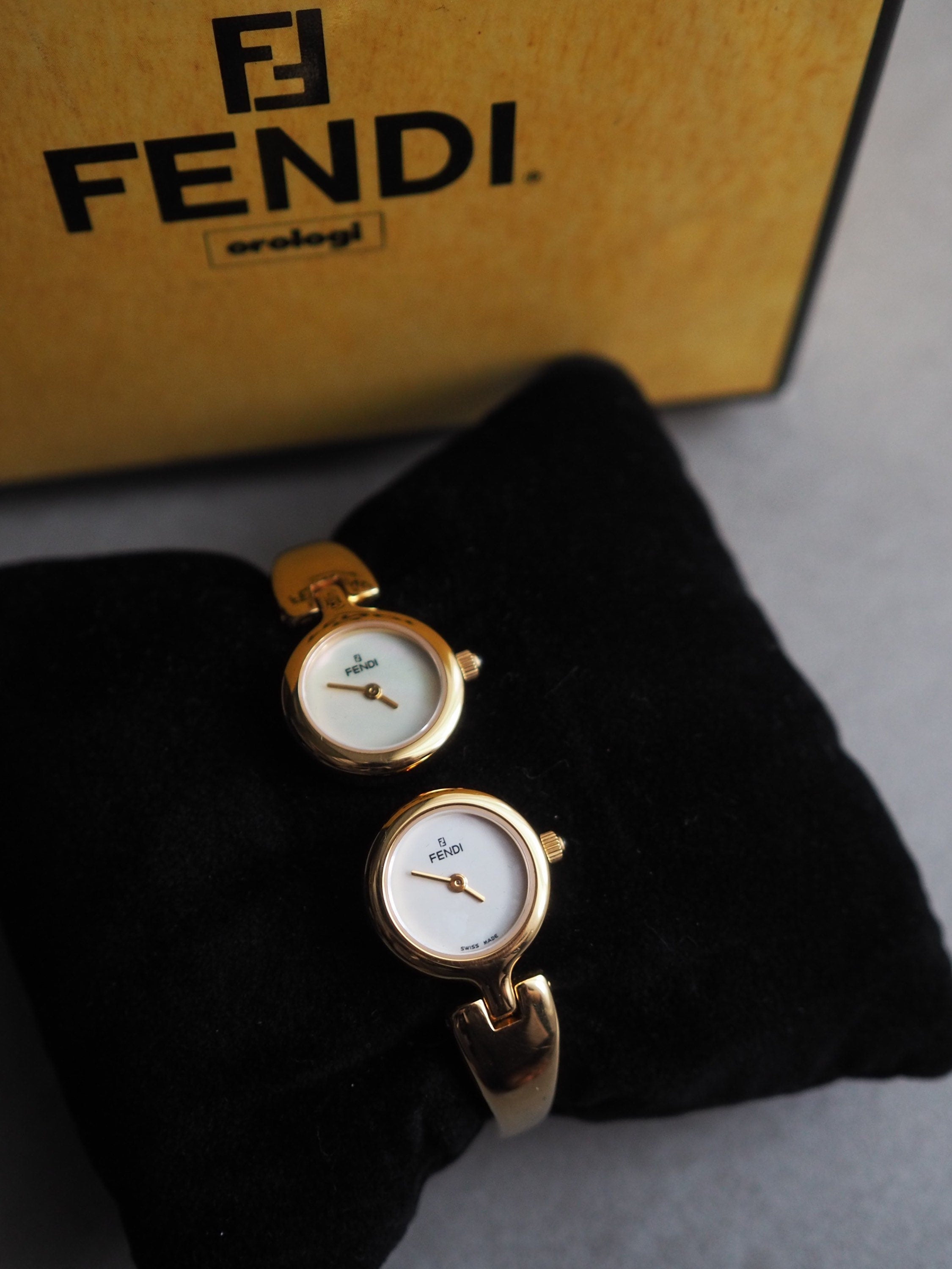FENDI Double Face Bangle Shell Dial 620L Quartz Gold color Vintage Authentic