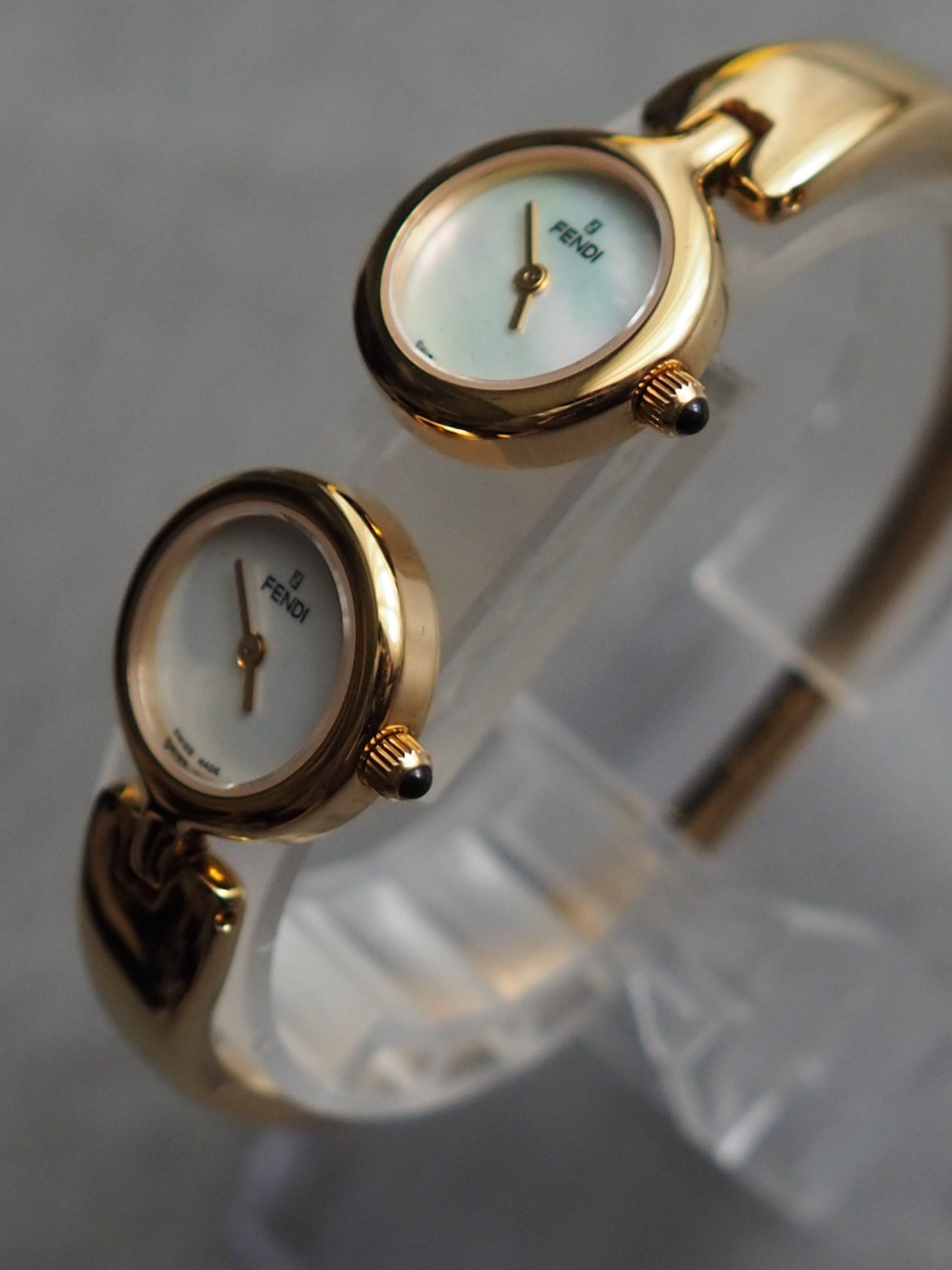 FENDI Double Face Bangle Shell Dial 620L Quartz Gold color Vintage Authentic