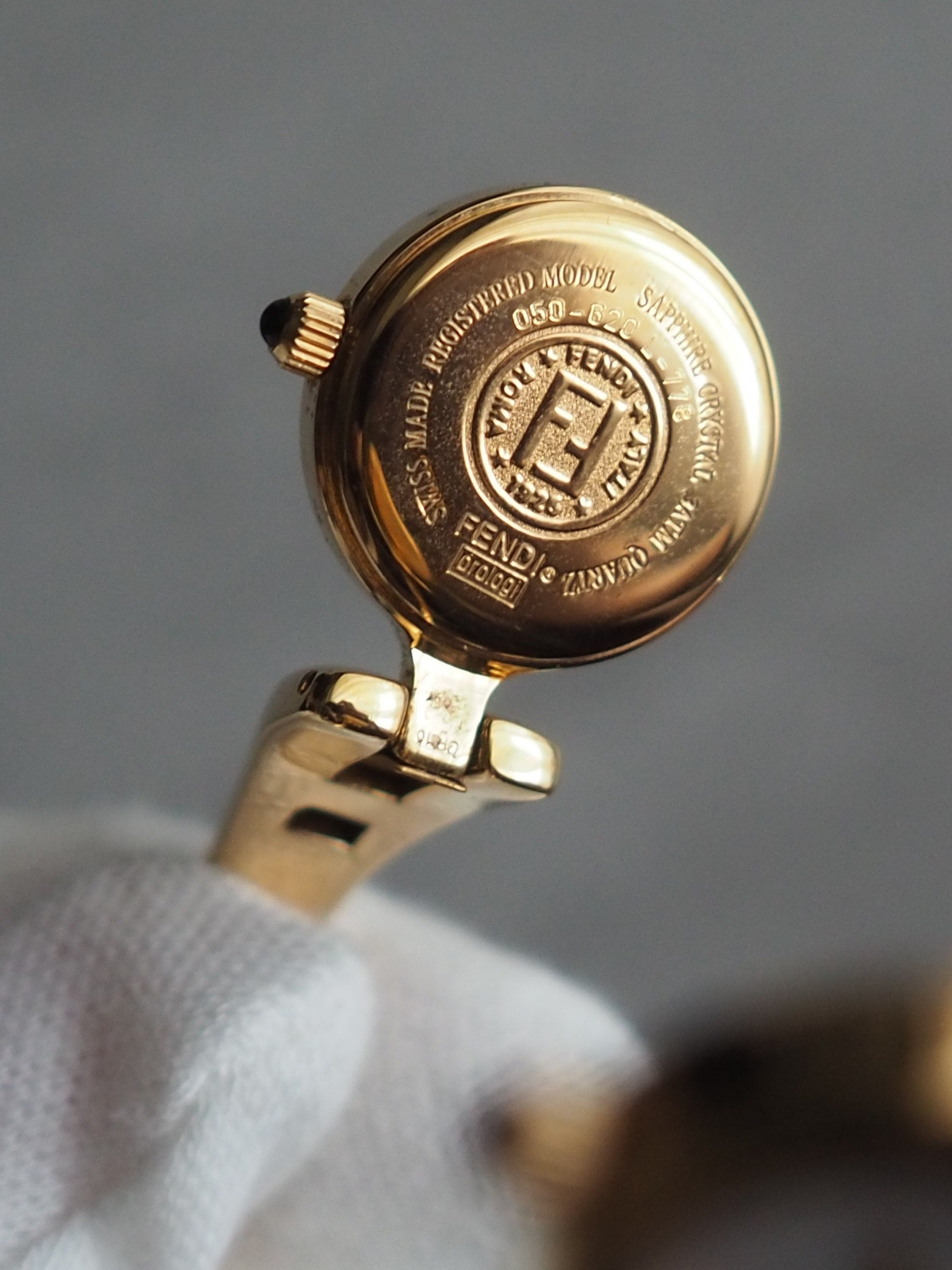 FENDI Double Face Bangle Shell Dial 620L Quartz Gold color Vintage Authentic