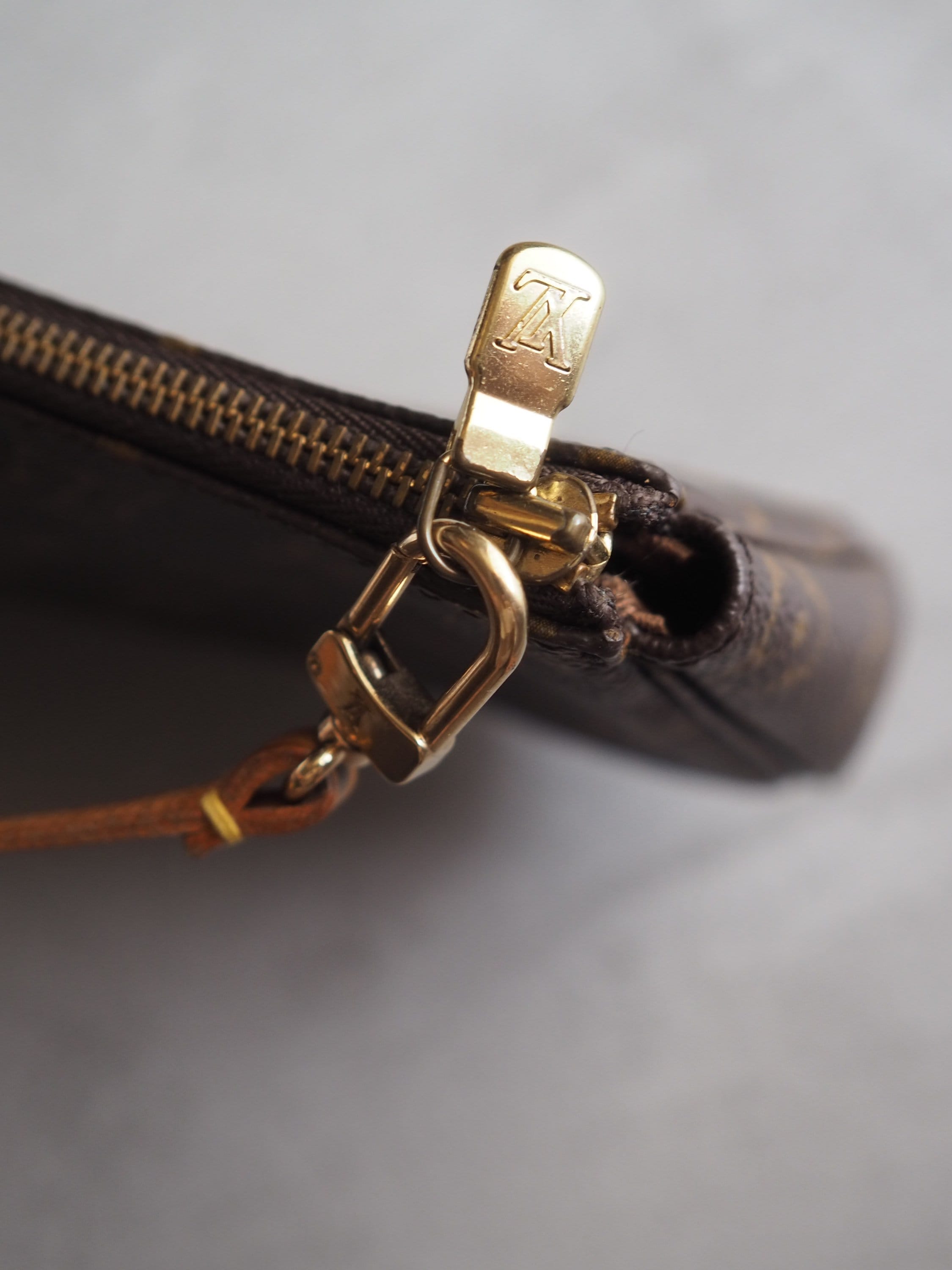 LOUIS VUITTON Monogram Pochette Accessoires Pouch Mini hand Bag Vintage Authentic