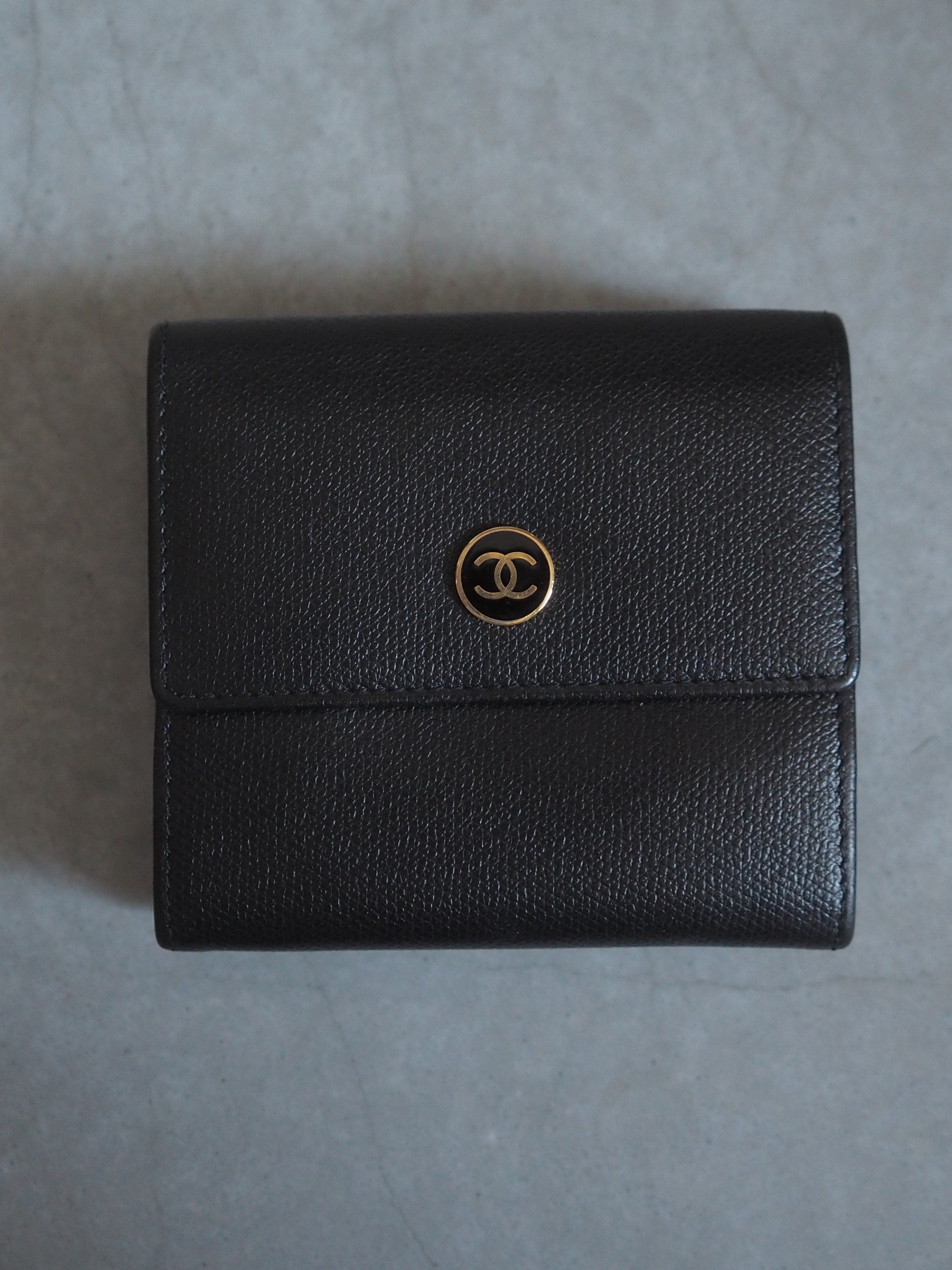 CHANEL COCO Button Wallet Compact Purse CC Leather Black Authentic Vintage Box