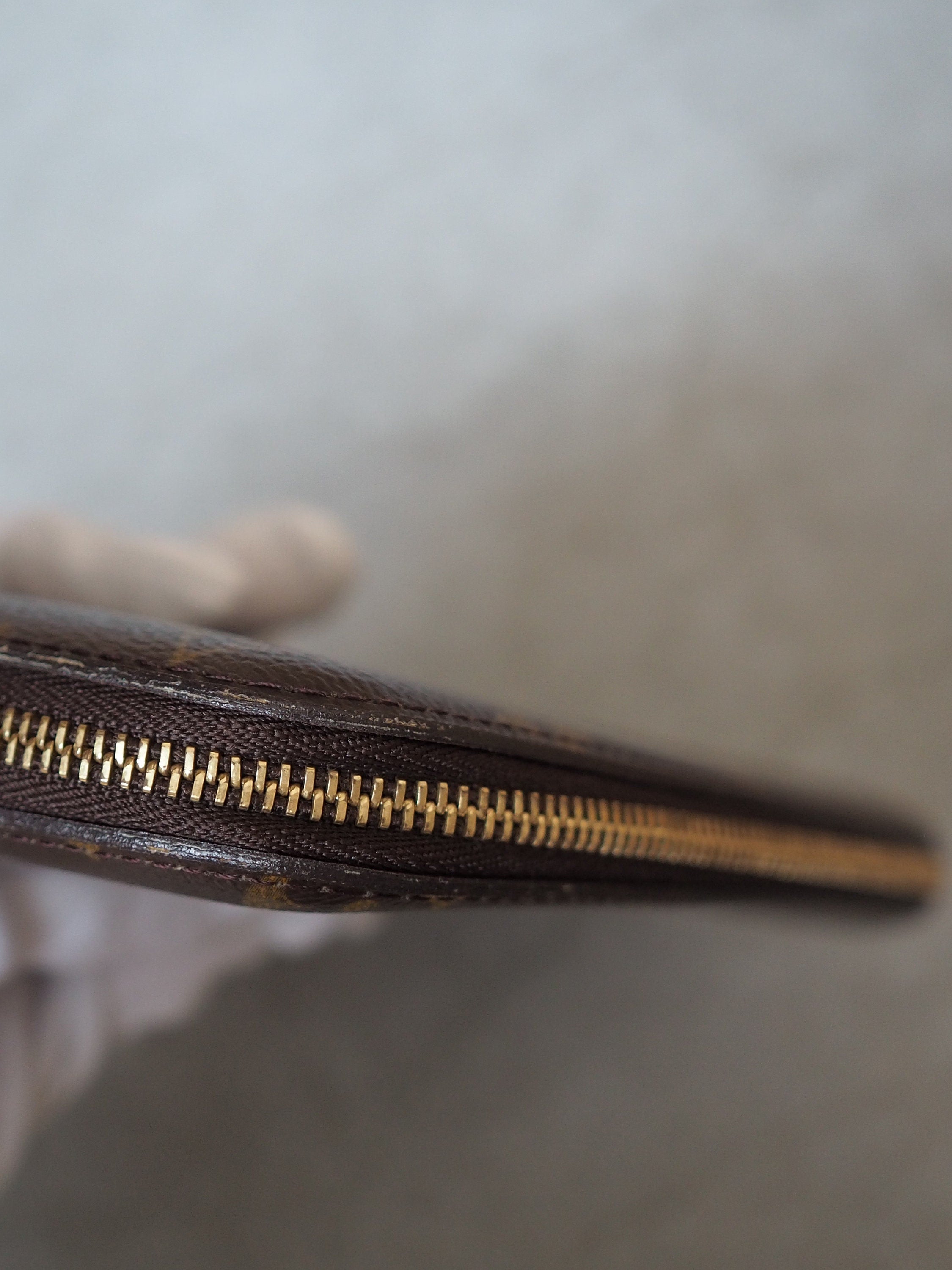 LOUIS VUITTON Monogram Zip Wallet Passport Card Pas Case Agenda Brown With Pen Vintage Authentic