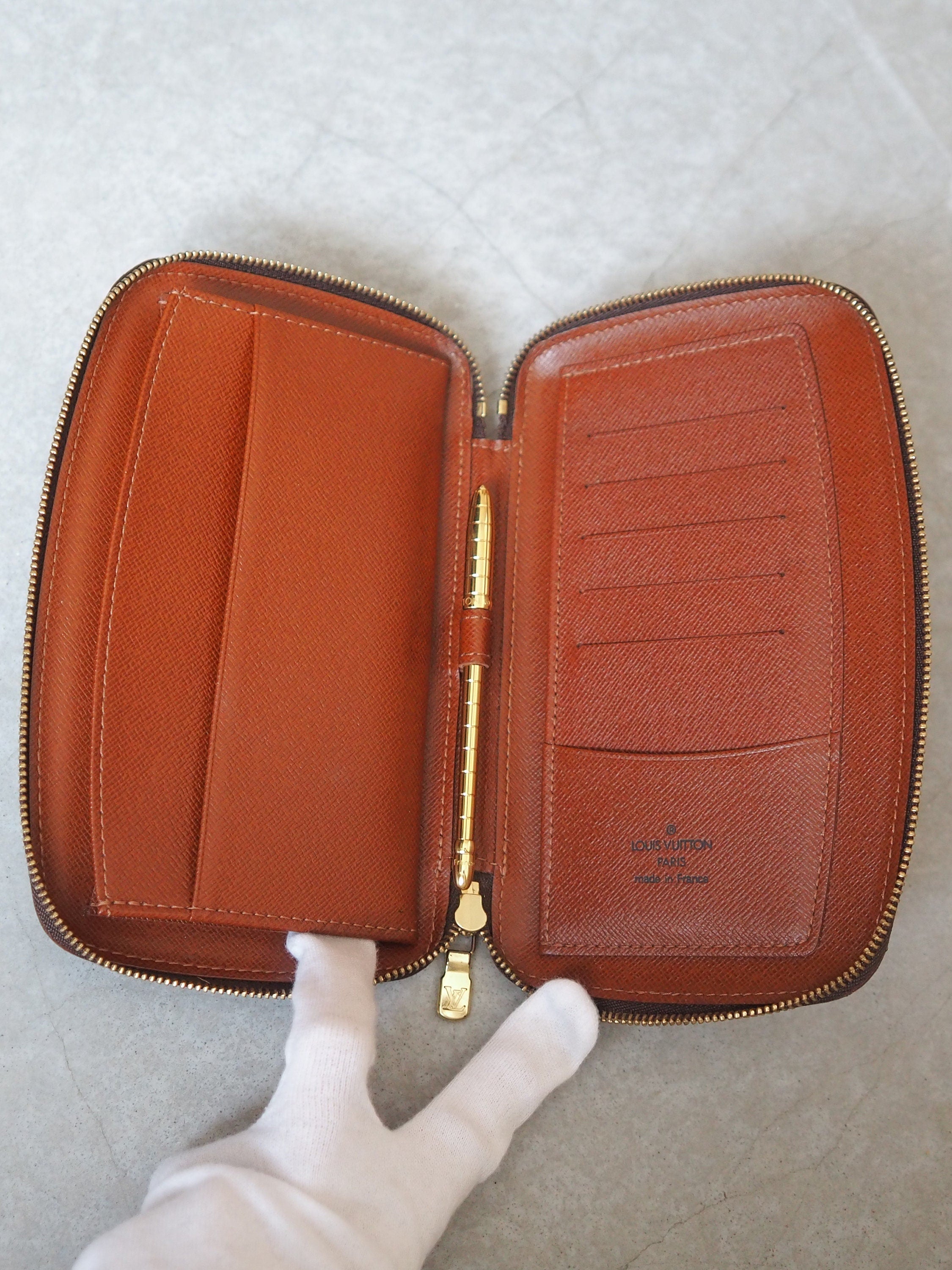 LOUIS VUITTON Monogram Zip Wallet Passport Card Pas Case Agenda Brown With Pen Vintage Authentic