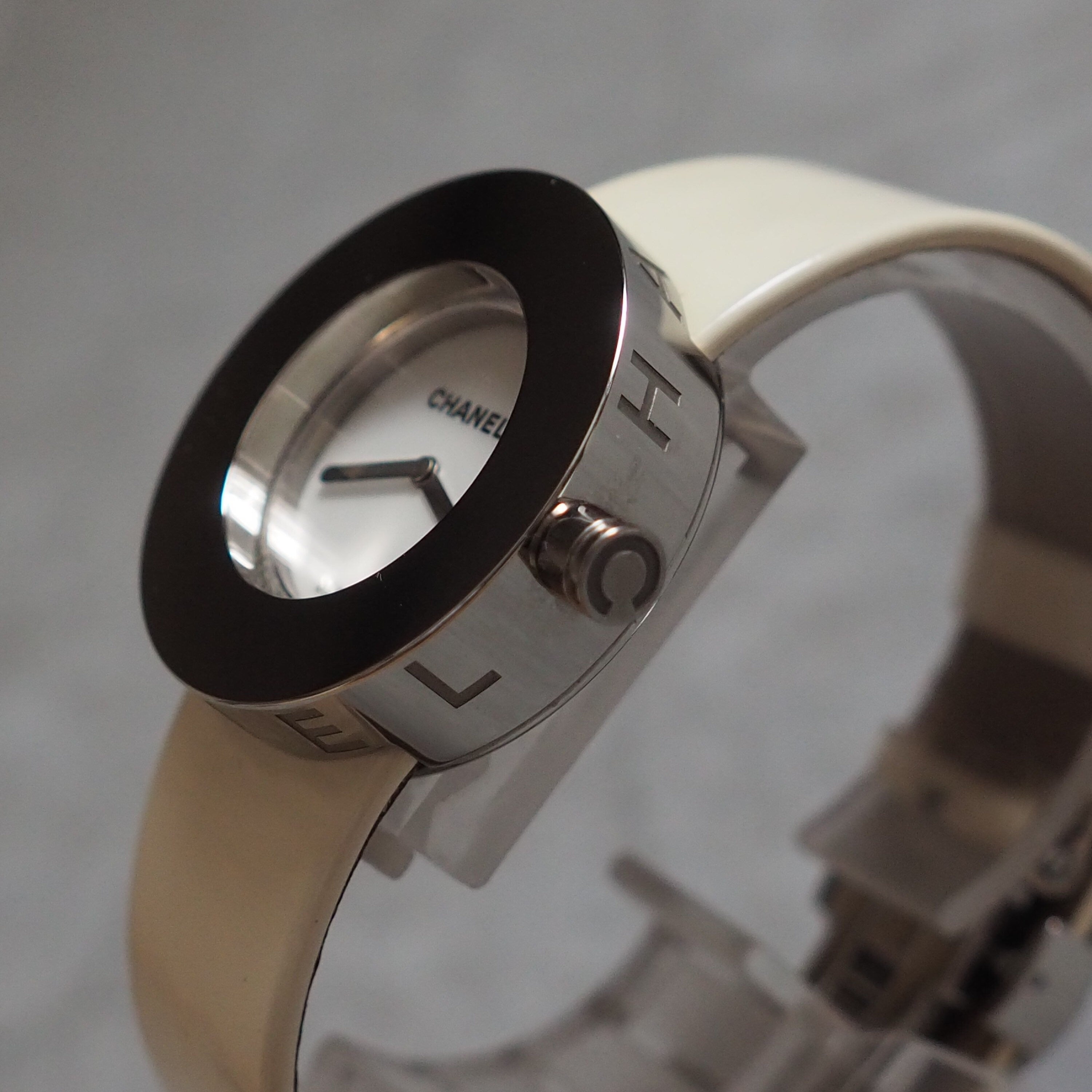 CHANEL La Ronde Watch Wristwatch White Dial Silver Metal Quartz Vintage Authentic