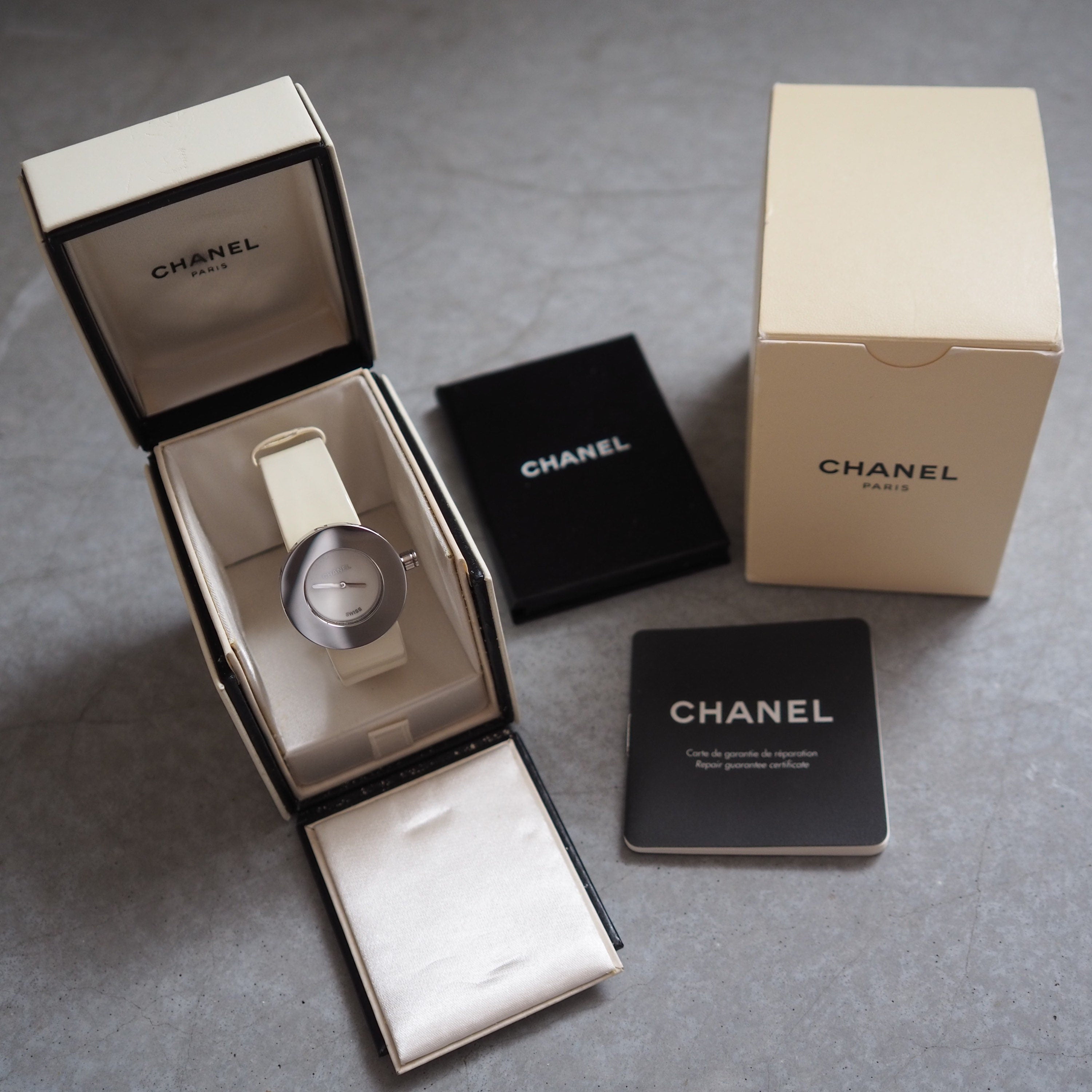 CHANEL La Ronde Watch Wristwatch White Dial Silver Metal Quartz Vintage Authentic