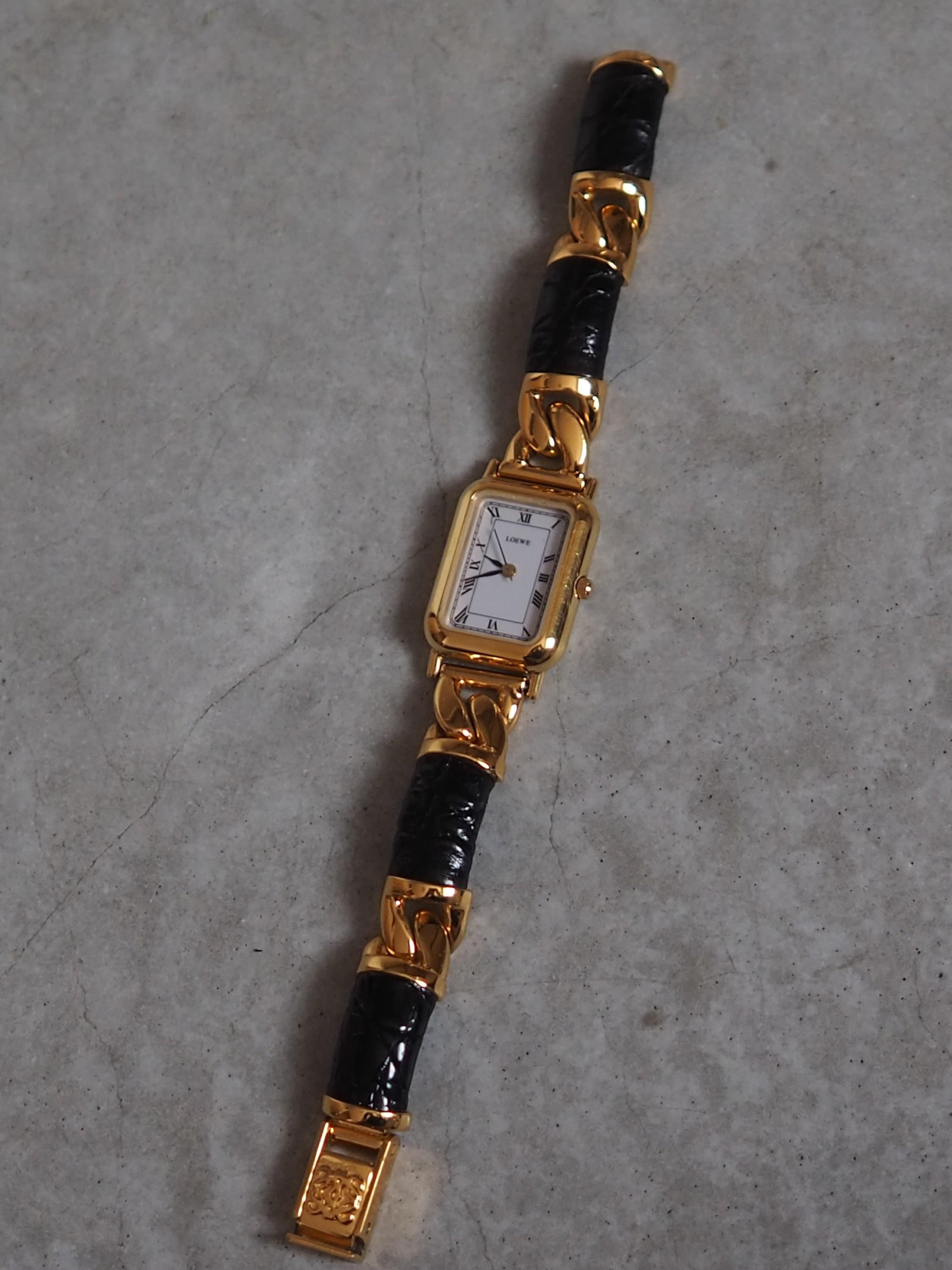 LOEWE Watch Wristwatch Gold Metal Steel Black Leather Quartz Vintage Authentic