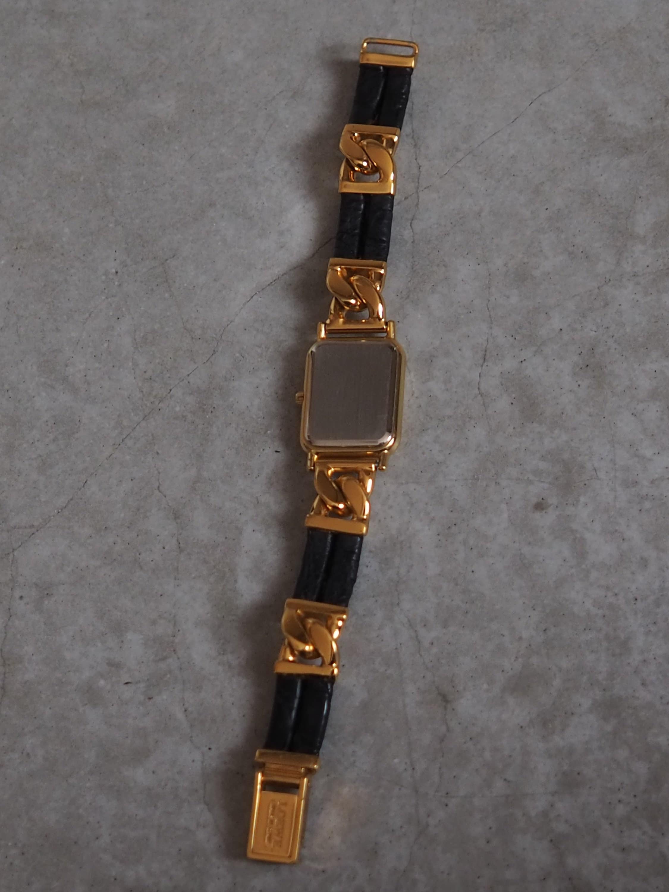 LOEWE Watch Wristwatch Gold Metal Steel Black Leather Quartz Vintage Authentic
