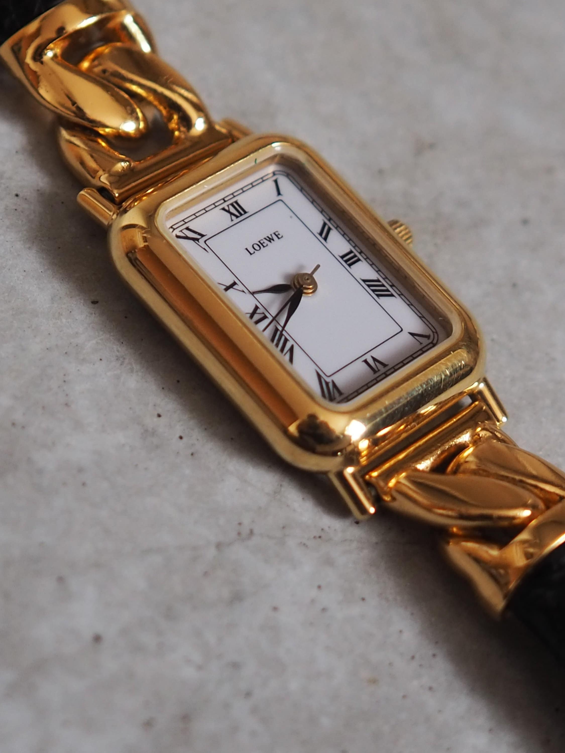 LOEWE Watch Wristwatch Gold Metal Steel Black Leather Quartz Vintage Authentic