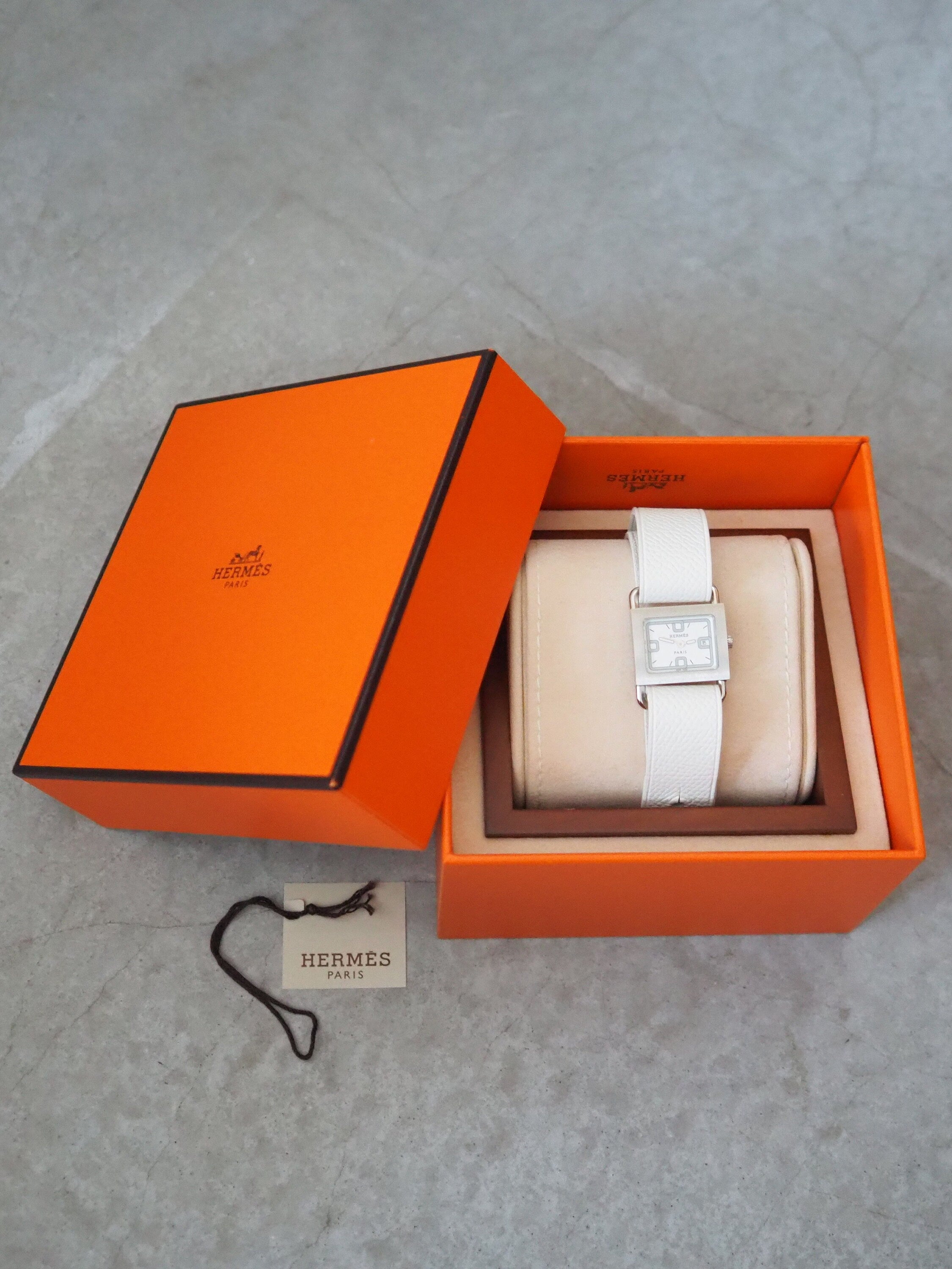 HERMES Valenia Date Silver Dial Quartz Watch Wristwatch Unisex Leather White Band Vintage BA1.210