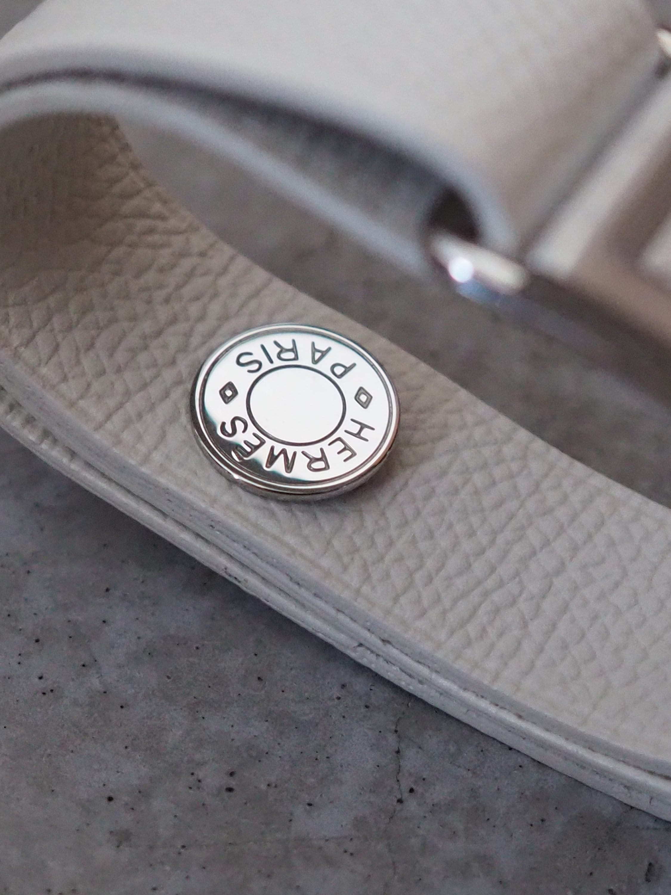 HERMES Valenia Date Silver Dial Quartz Watch Wristwatch Unisex Leather White Band Vintage BA1.210