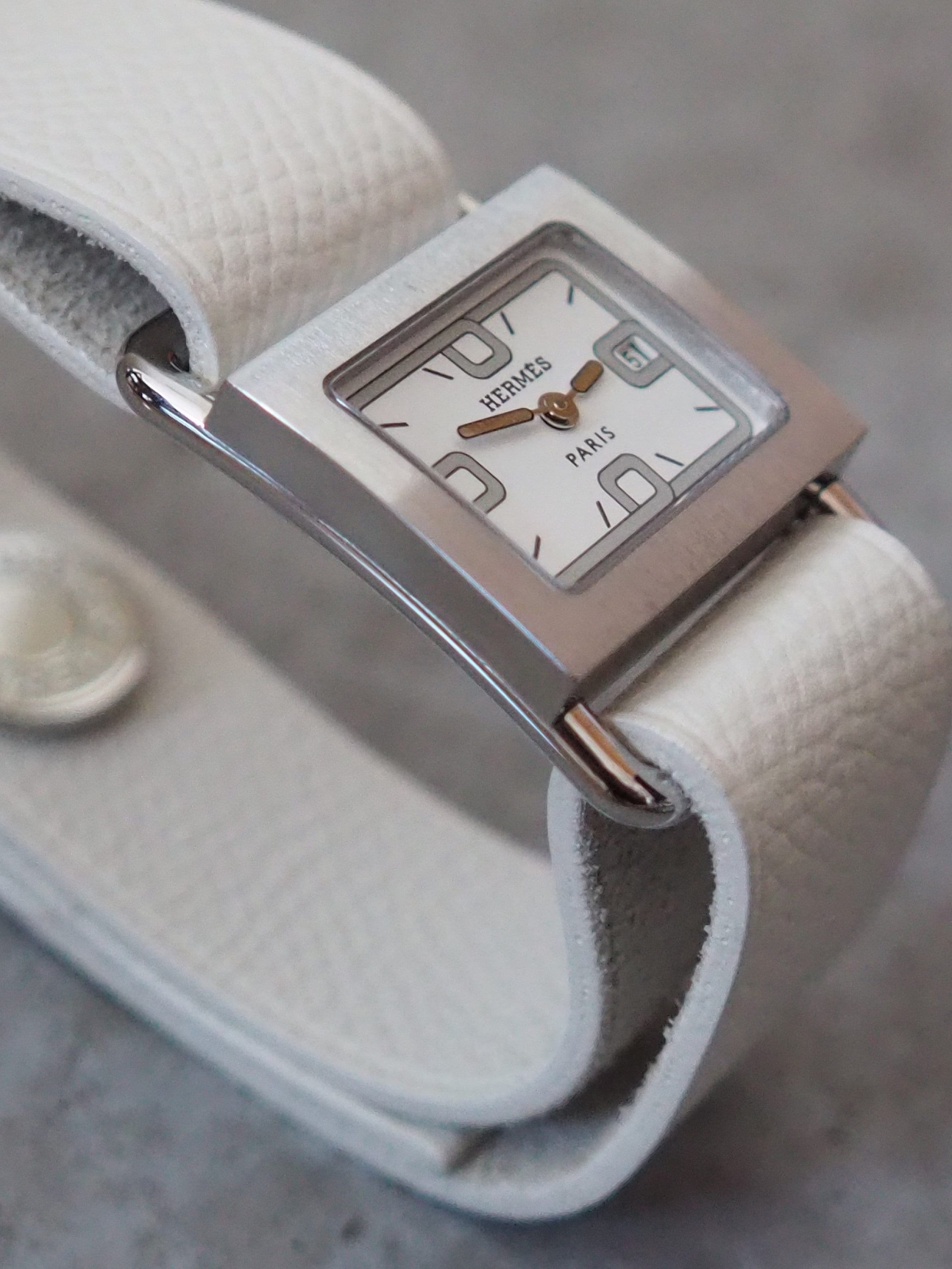 HERMES Valenia Date Silver Dial Quartz Watch Wristwatch Unisex Leather White Band Vintage BA1.210