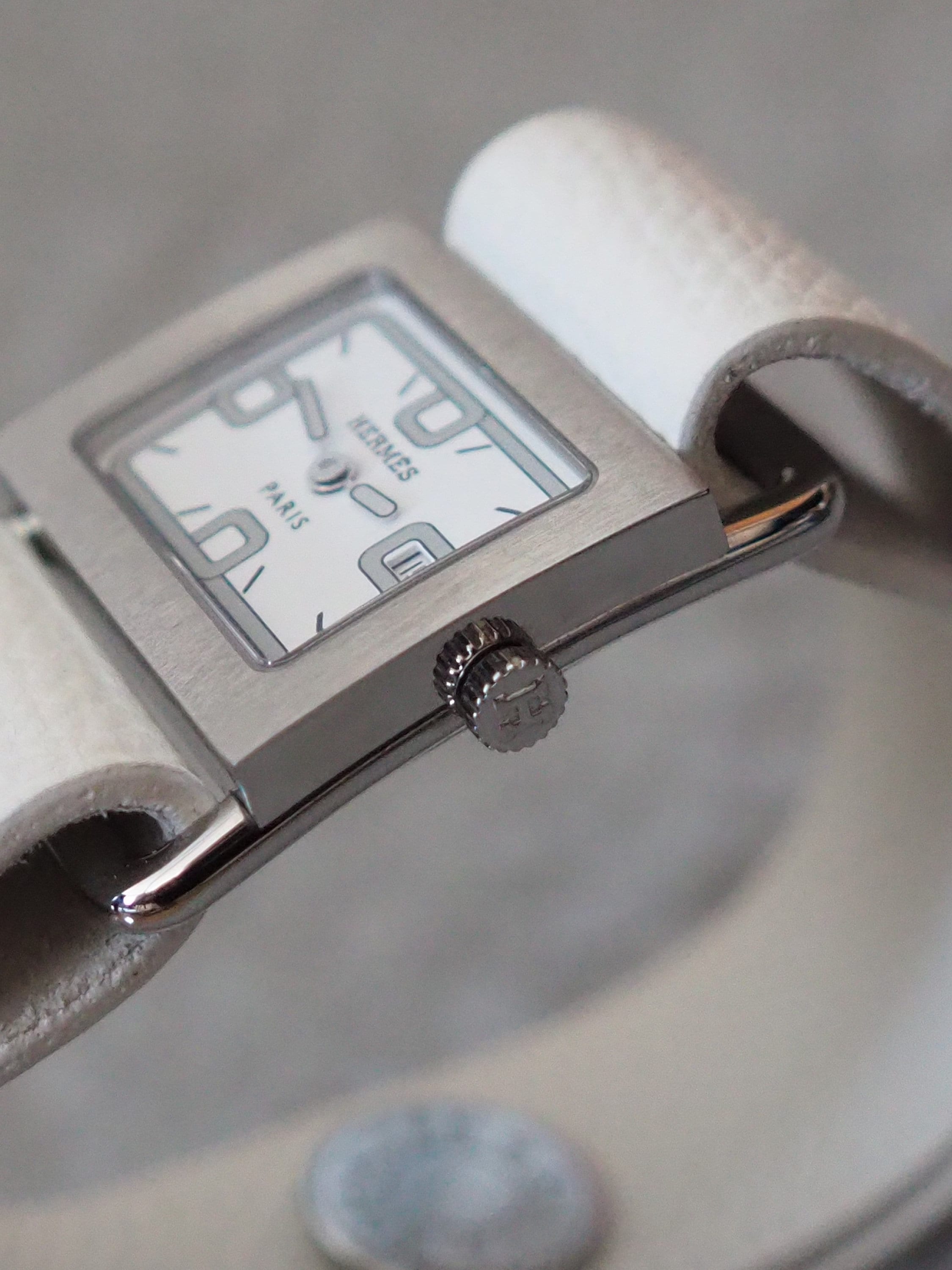 HERMES Valenia Date Silver Dial Quartz Watch Wristwatch Unisex Leather White Band Vintage BA1.210