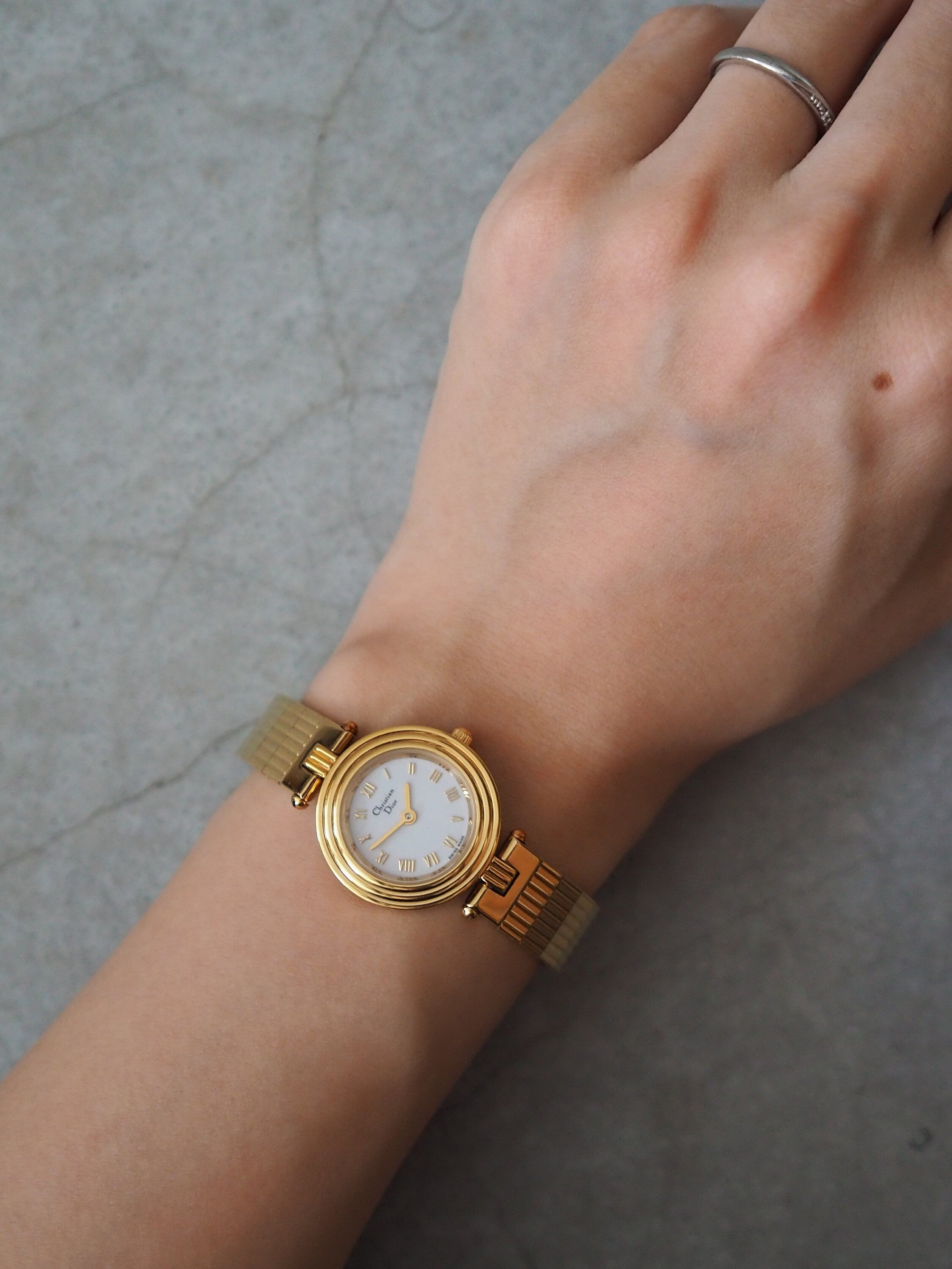 Christian Dior Round Roma Watch Gold Metal Quartz Wristwatch Ladies