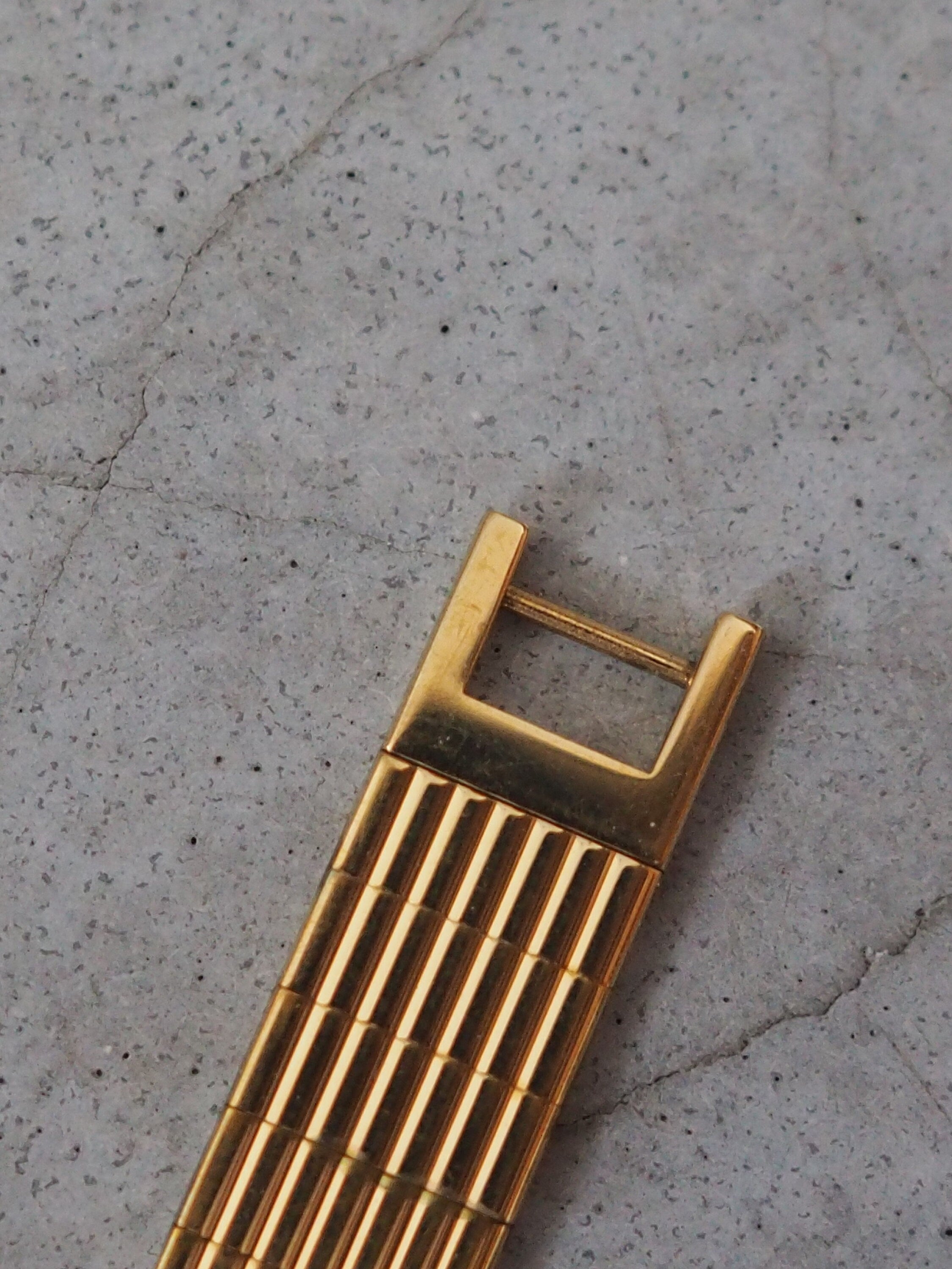 Christian Dior Round Roma Watch Gold Metal Quartz Wristwatch Ladies