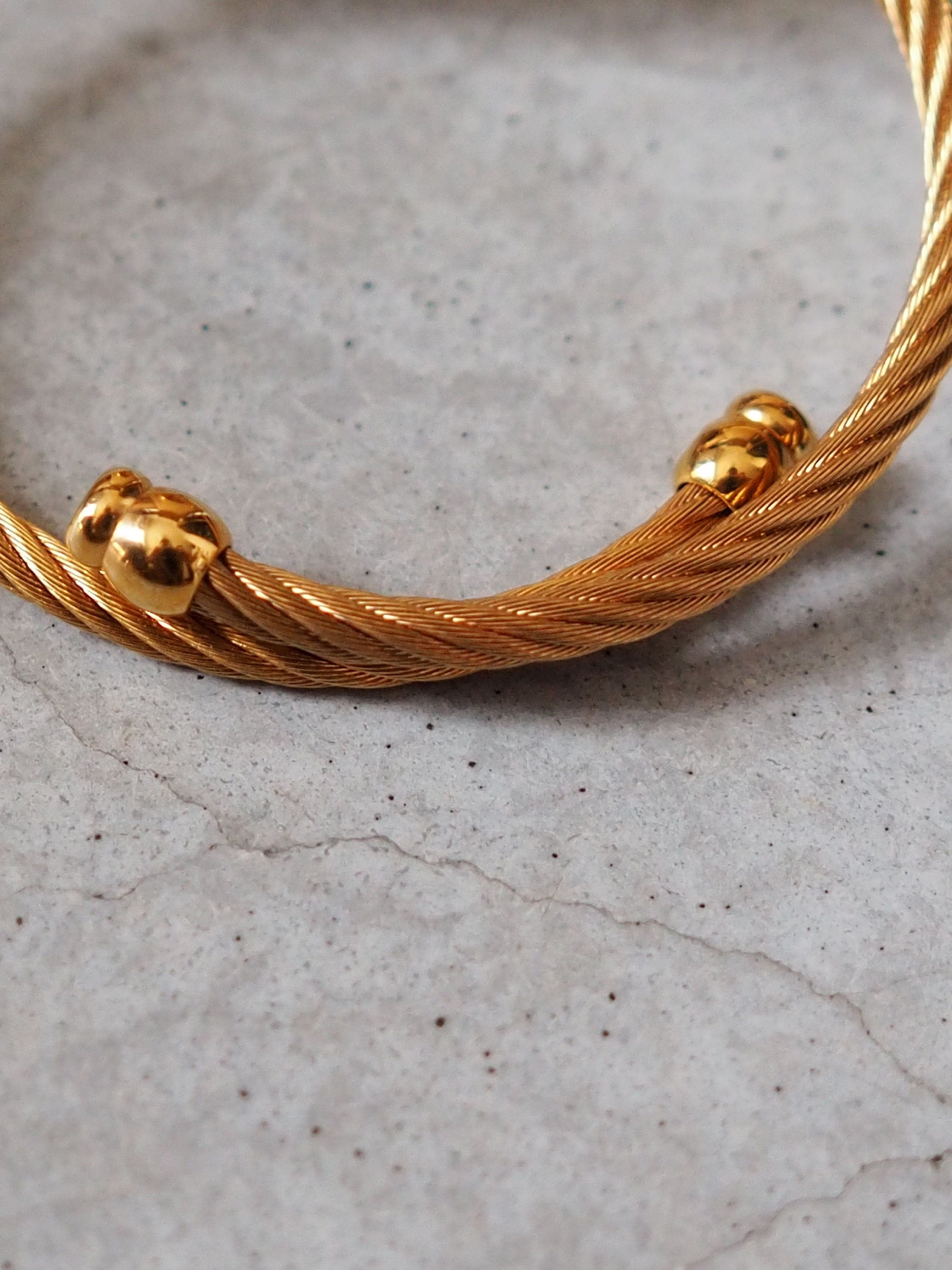 GUCCI Shell Bangle Watch Wristwatch Gold Metal Vintage Authentic