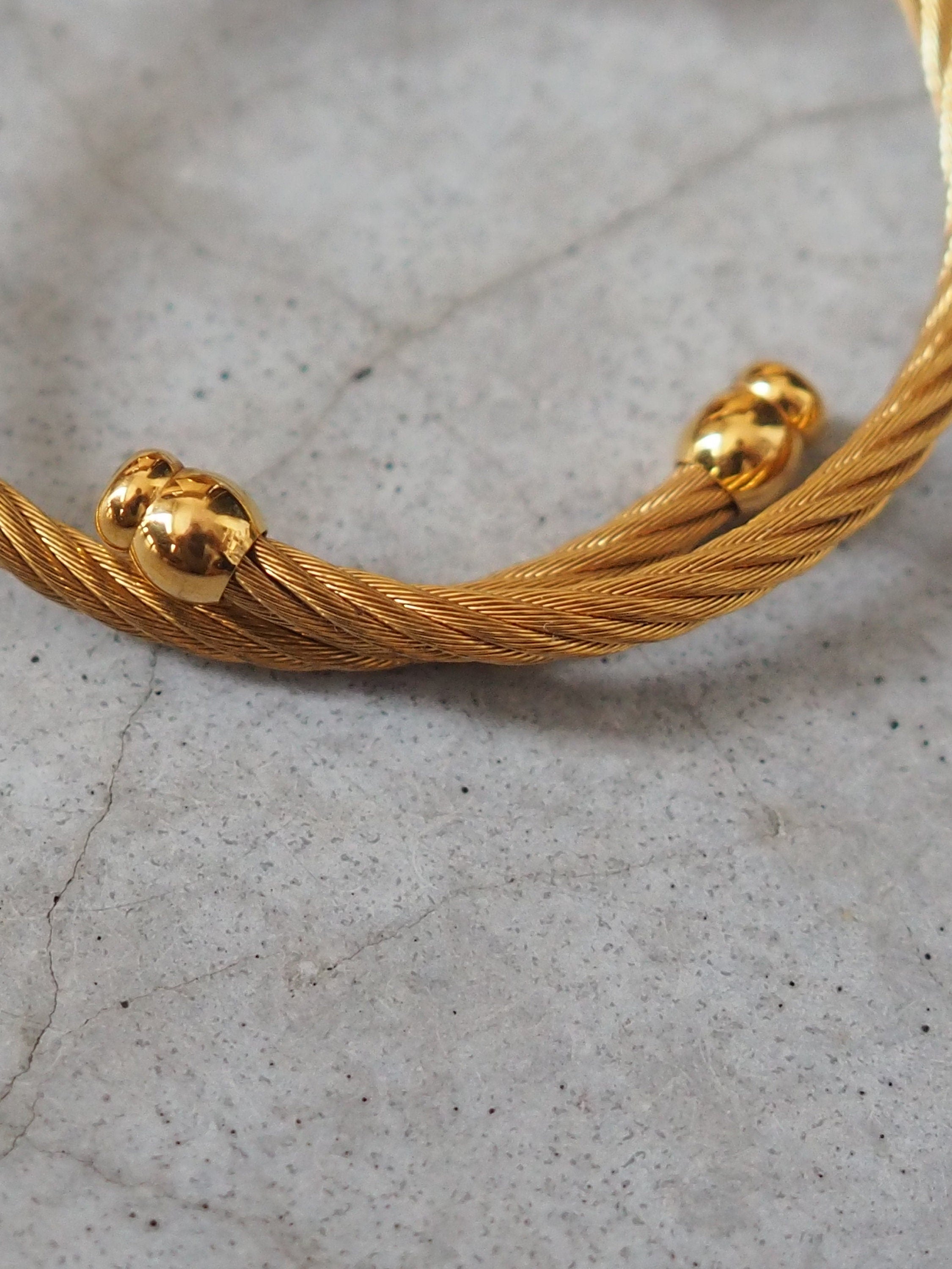 GUCCI Shelly Bangle Watch Wristwatch Gold Metal Vintage Authentic