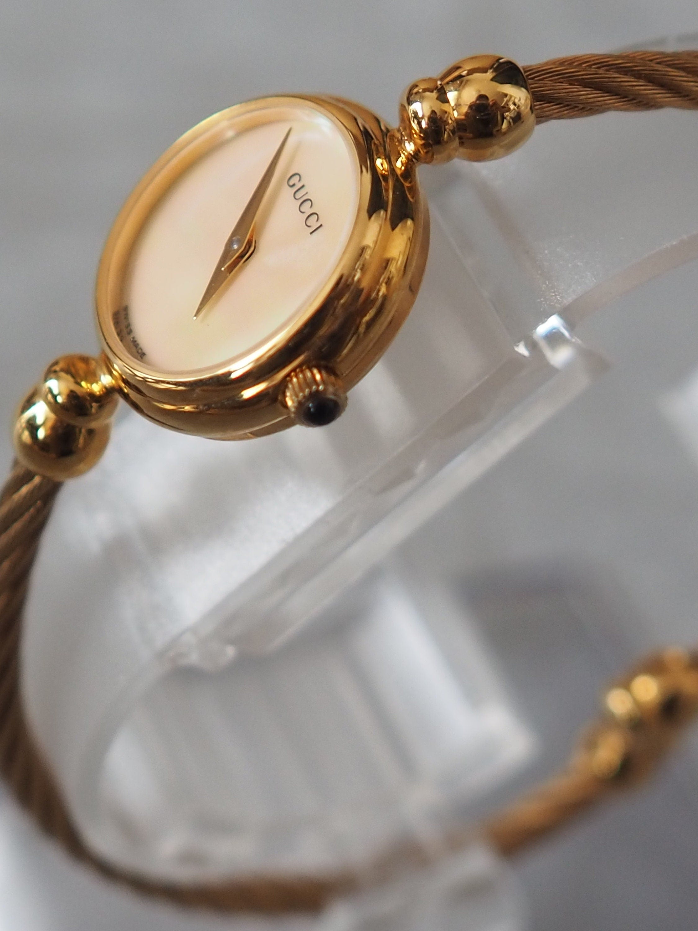 GUCCI Shell Bangle Watch Wristwatch Gold Metal Vintage Authentic