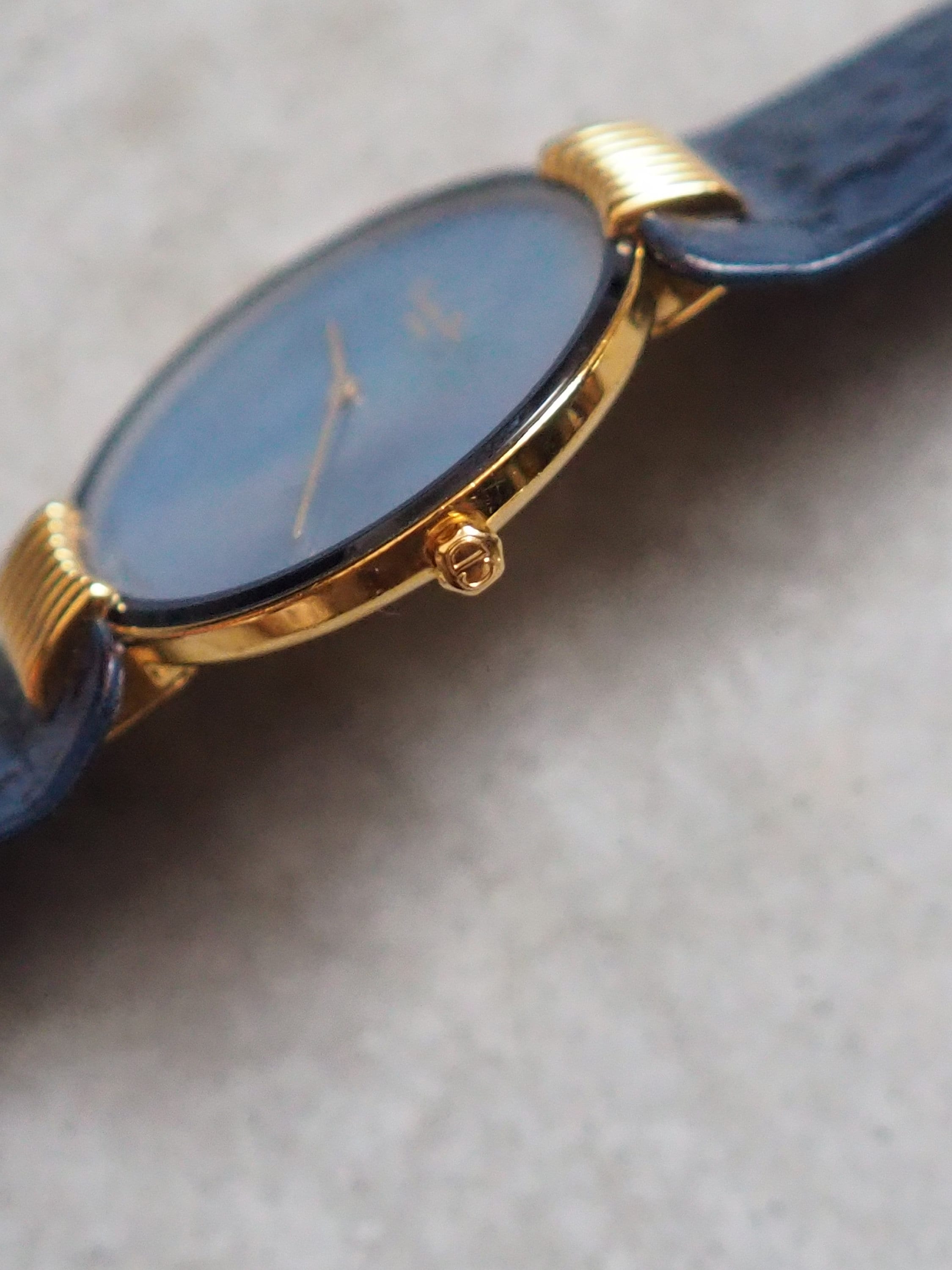 Christian Dior Bagheera Shell Watch Gold Metal Quartz Wristwatch Unisex