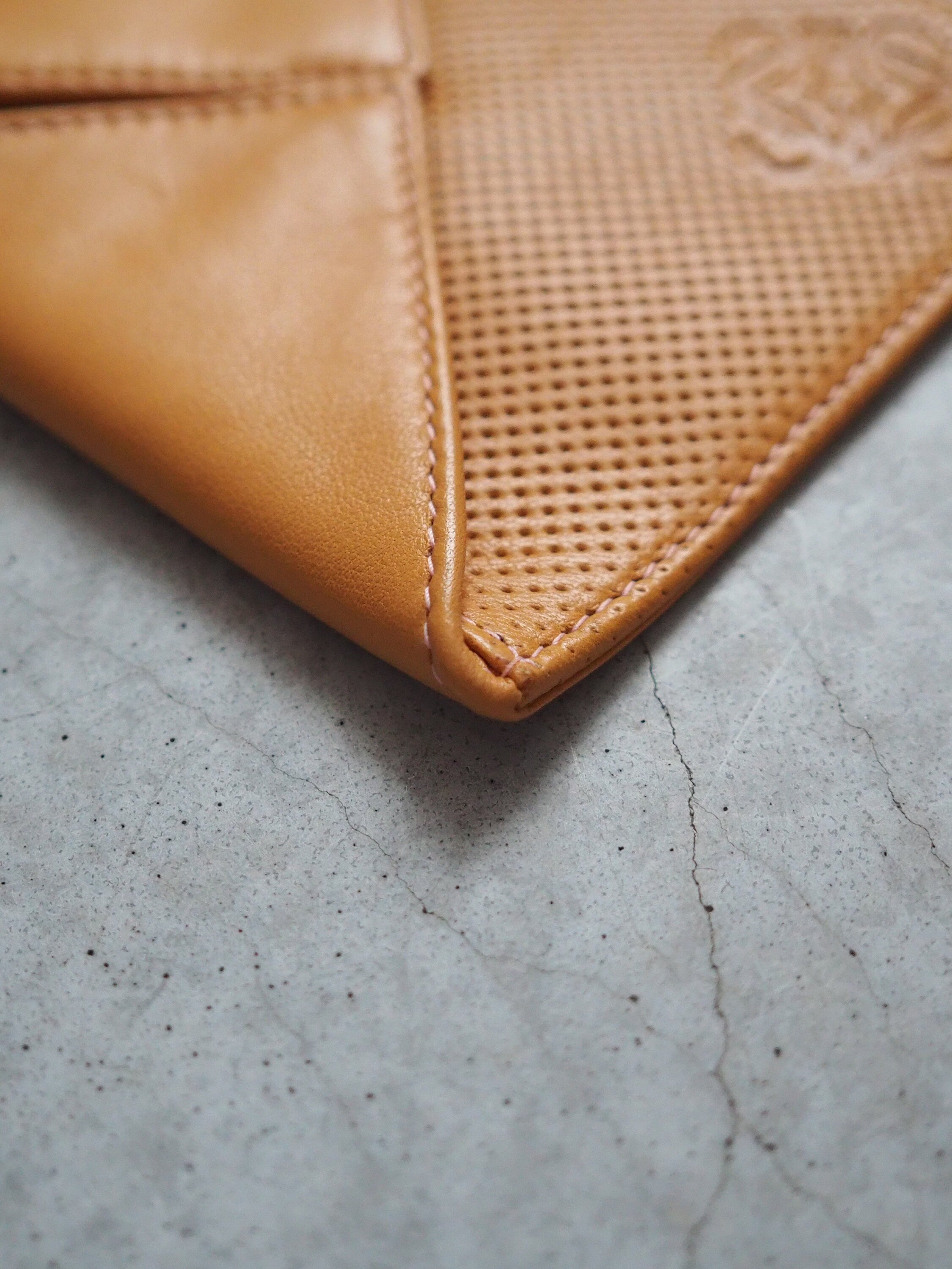 LOEWE Anagram Coin Case Purse Camel Leather Vintage Authentic