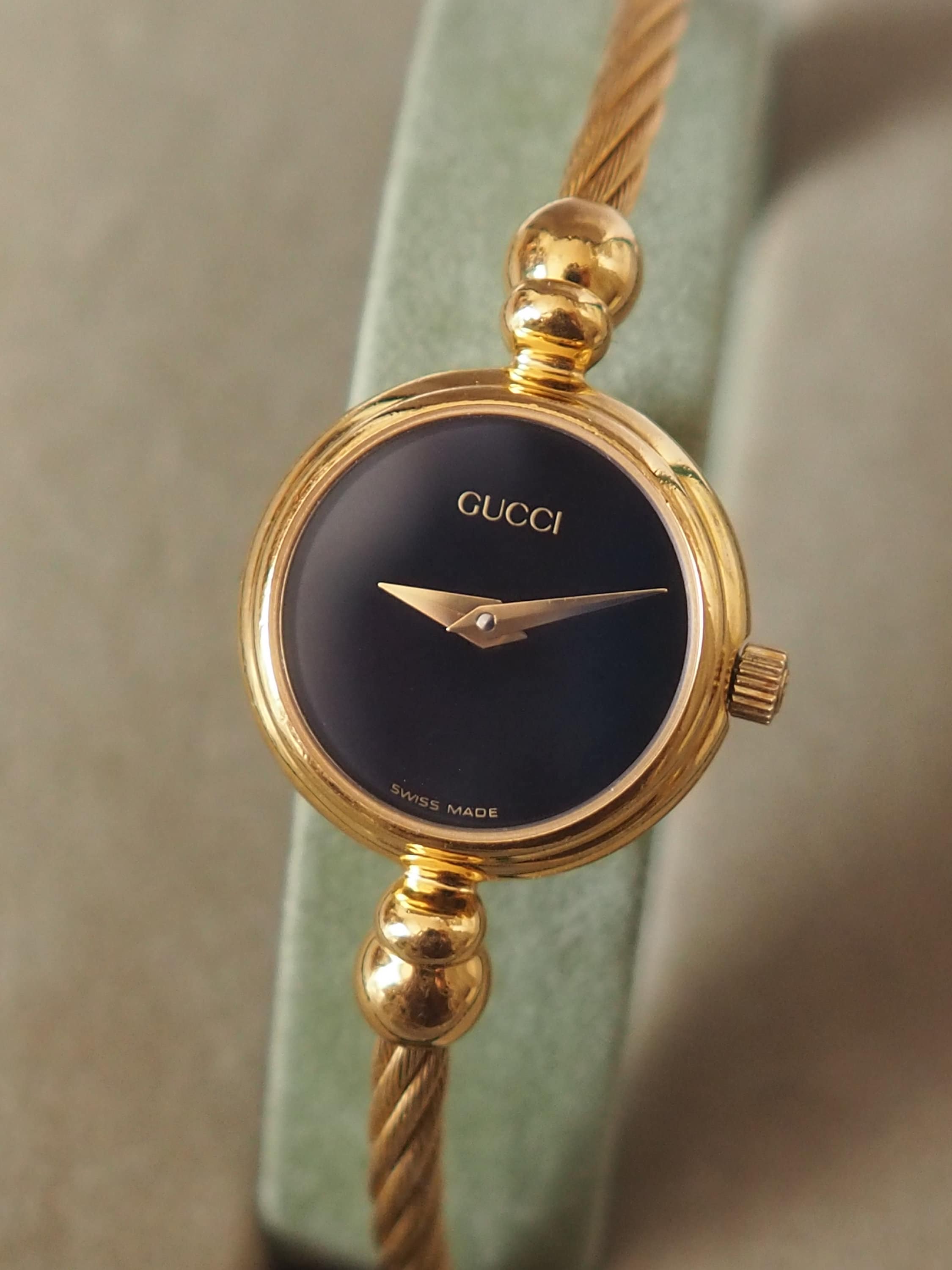 GUCCI Bangle Watch Wristwatch Gold Metal Black Vintage Authentic