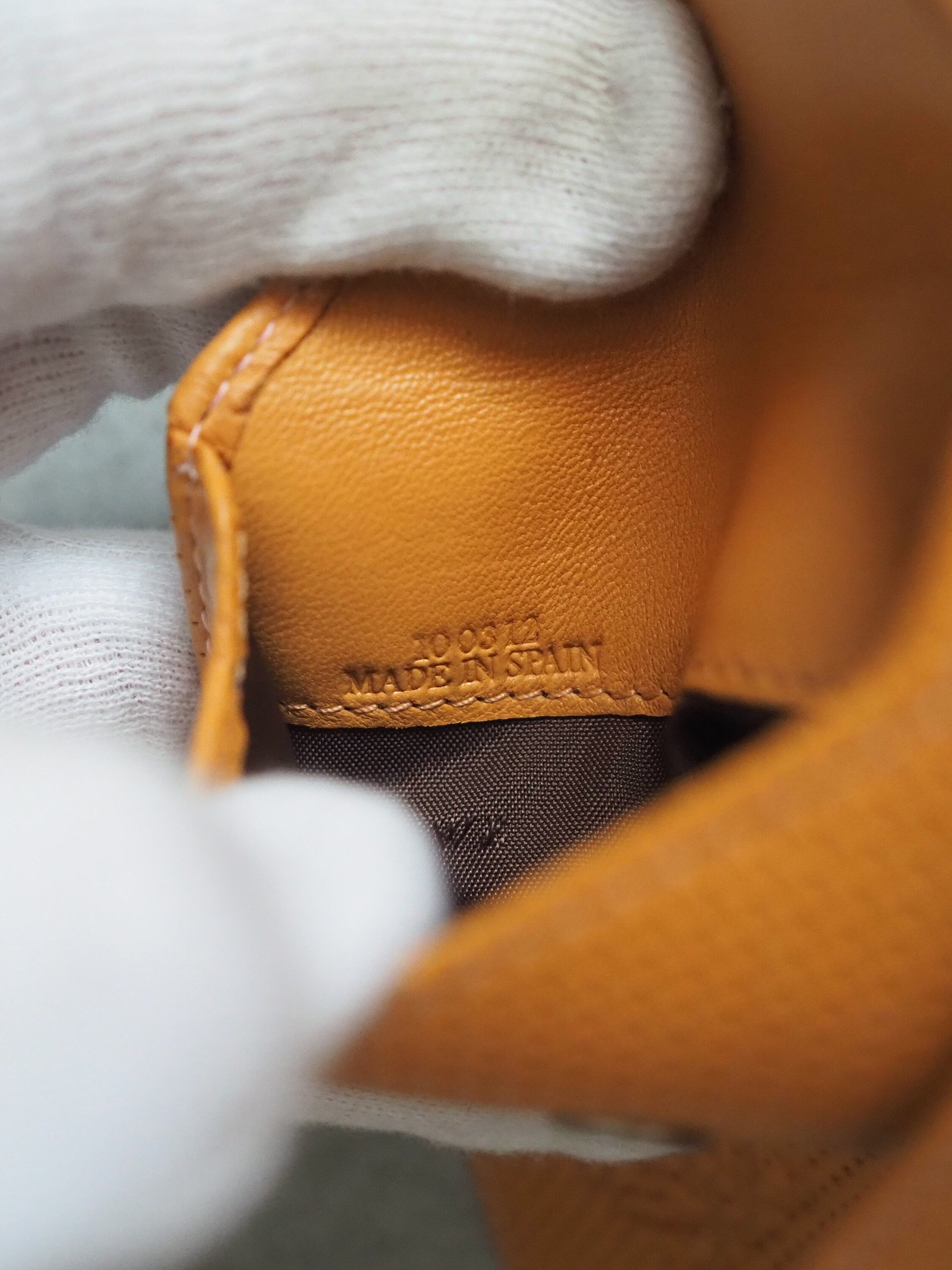 LOEWE Anagram Coin Case Purse Camel Leather Vintage Authentic