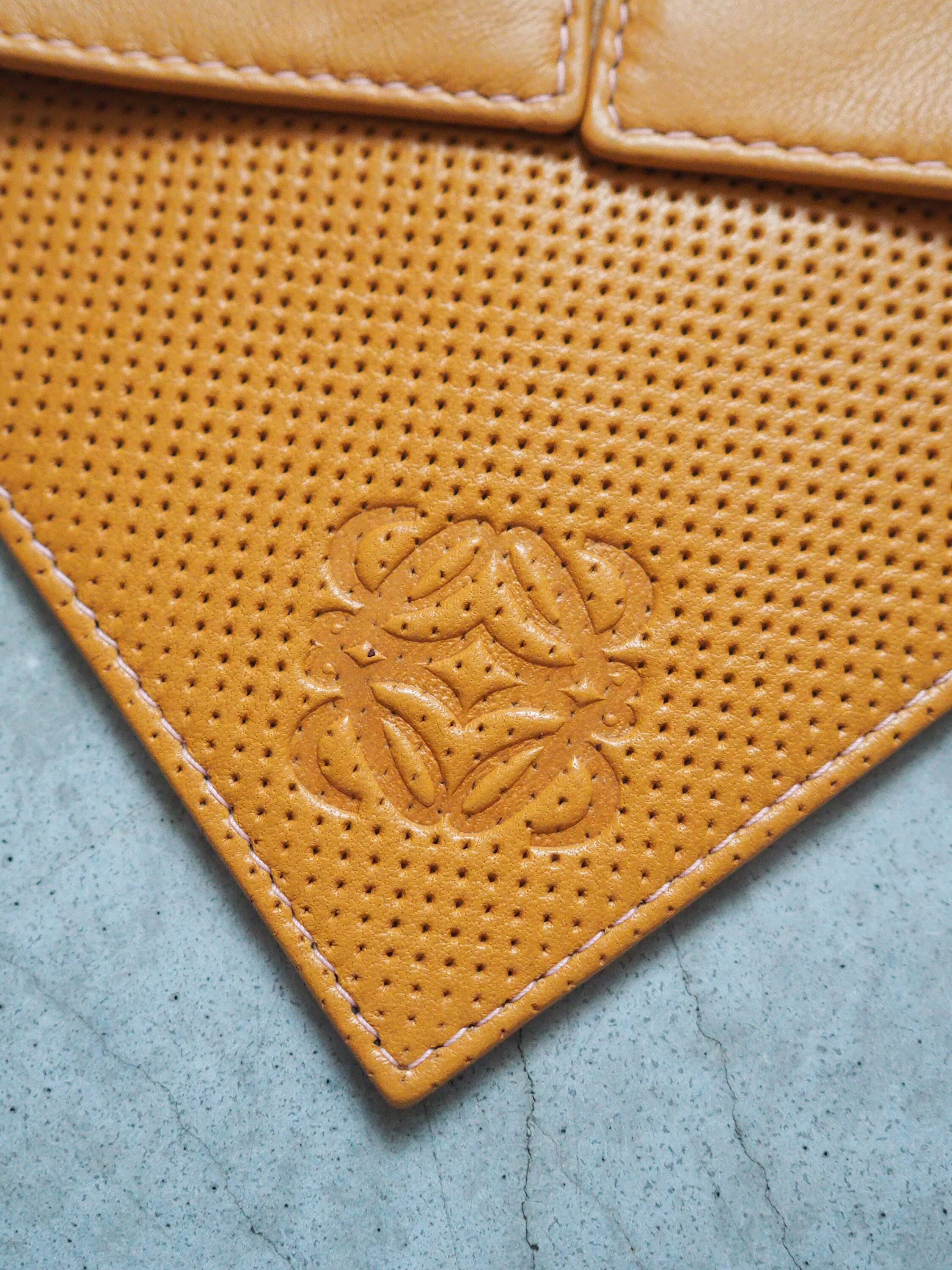 LOEWE Anagram Coin Case Purse Camel Leather Vintage Authentic