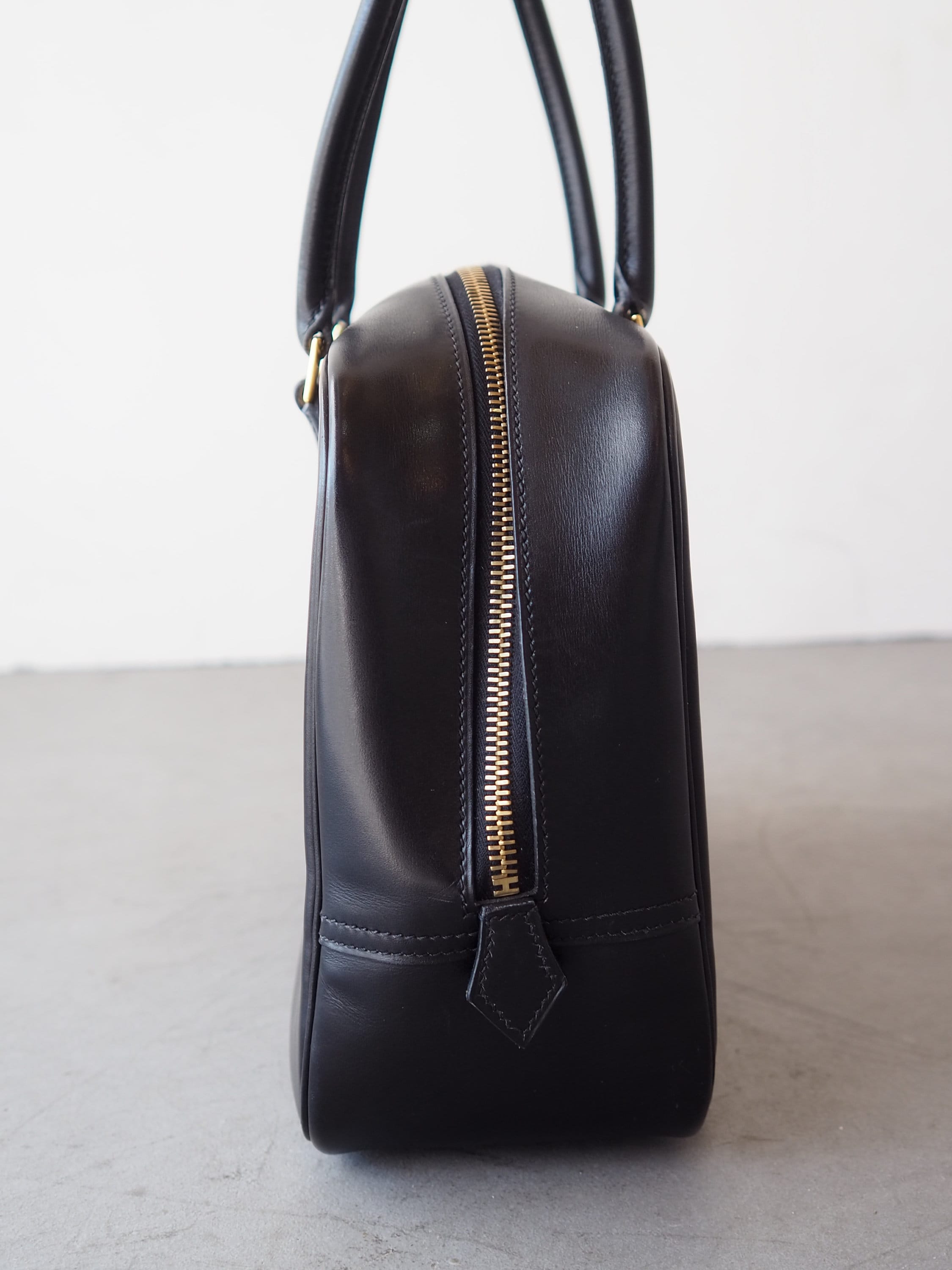 HERMES Plume 28 Handbag Black Leather Box calf Gold Metal Vintage Authentic