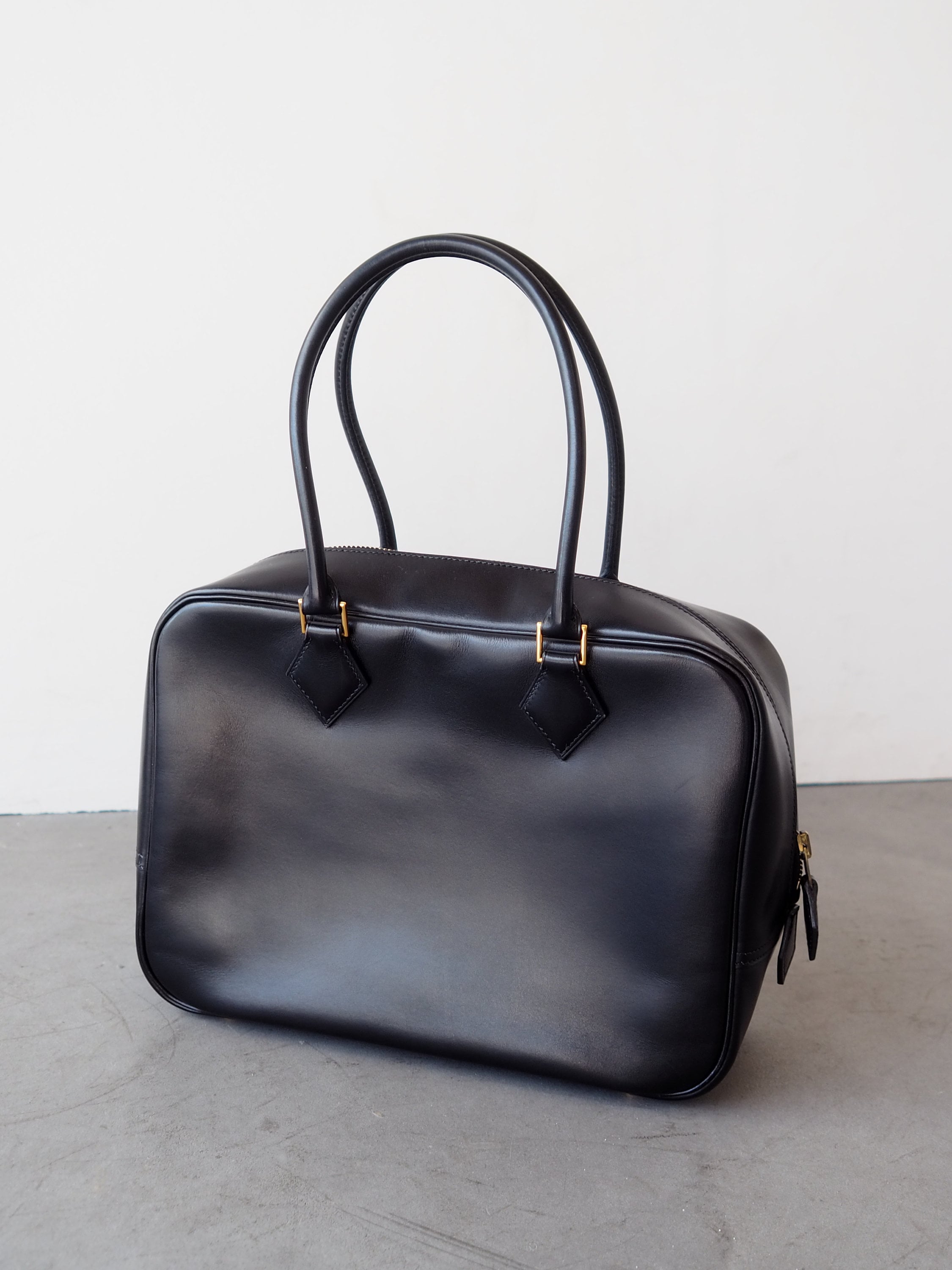 HERMES Plume 28 Handbag Black Leather Box calf Gold Metal Vintage Authentic