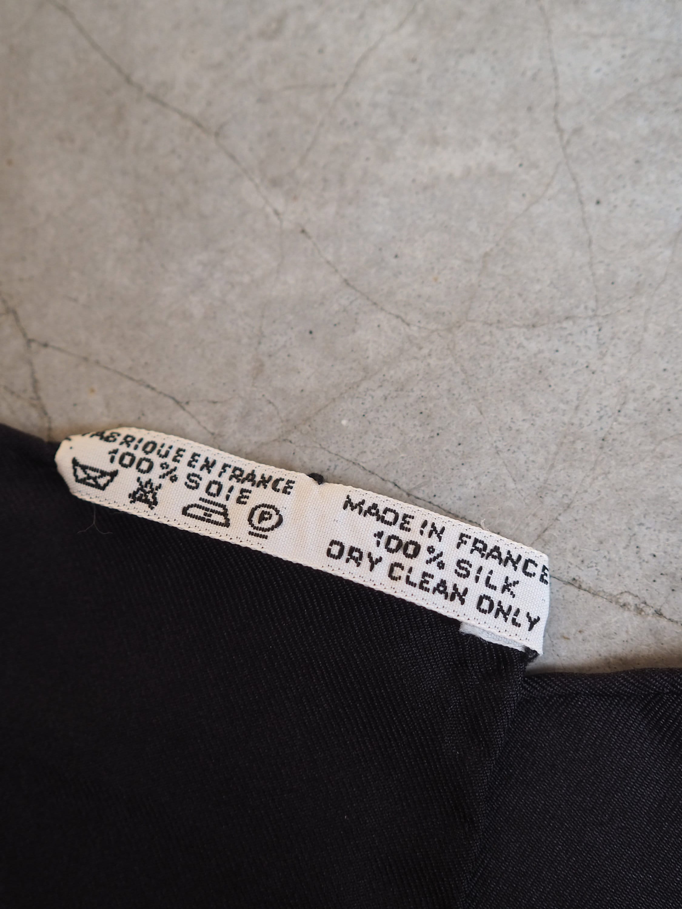 HERMES " Les Chats " Cat Scarf Carre 90 Black Red White Vintage Authentic RARE