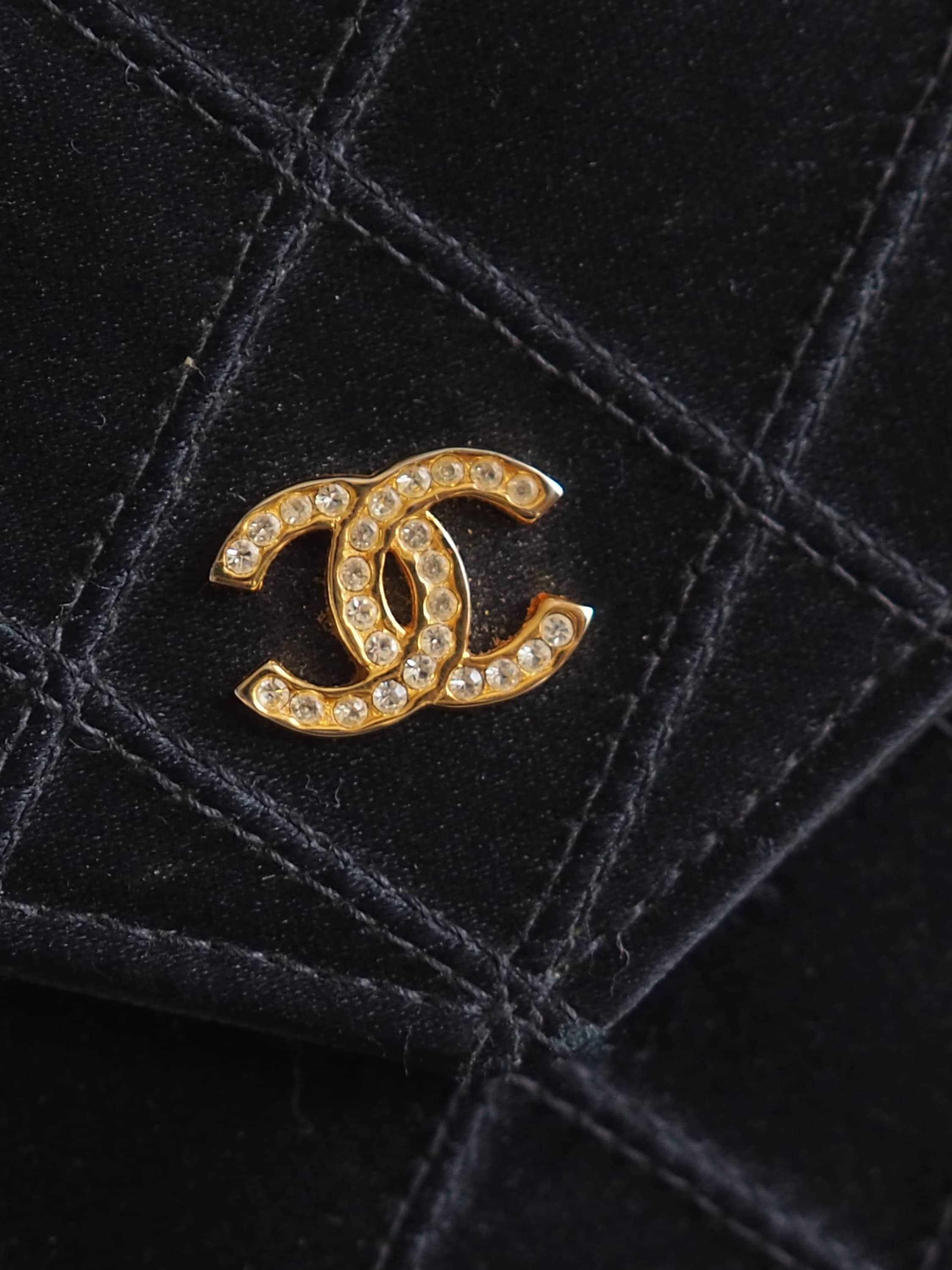 CHANEL COCO Compact Coin Purse CC Satin Matelassé Black Authentic Vintage