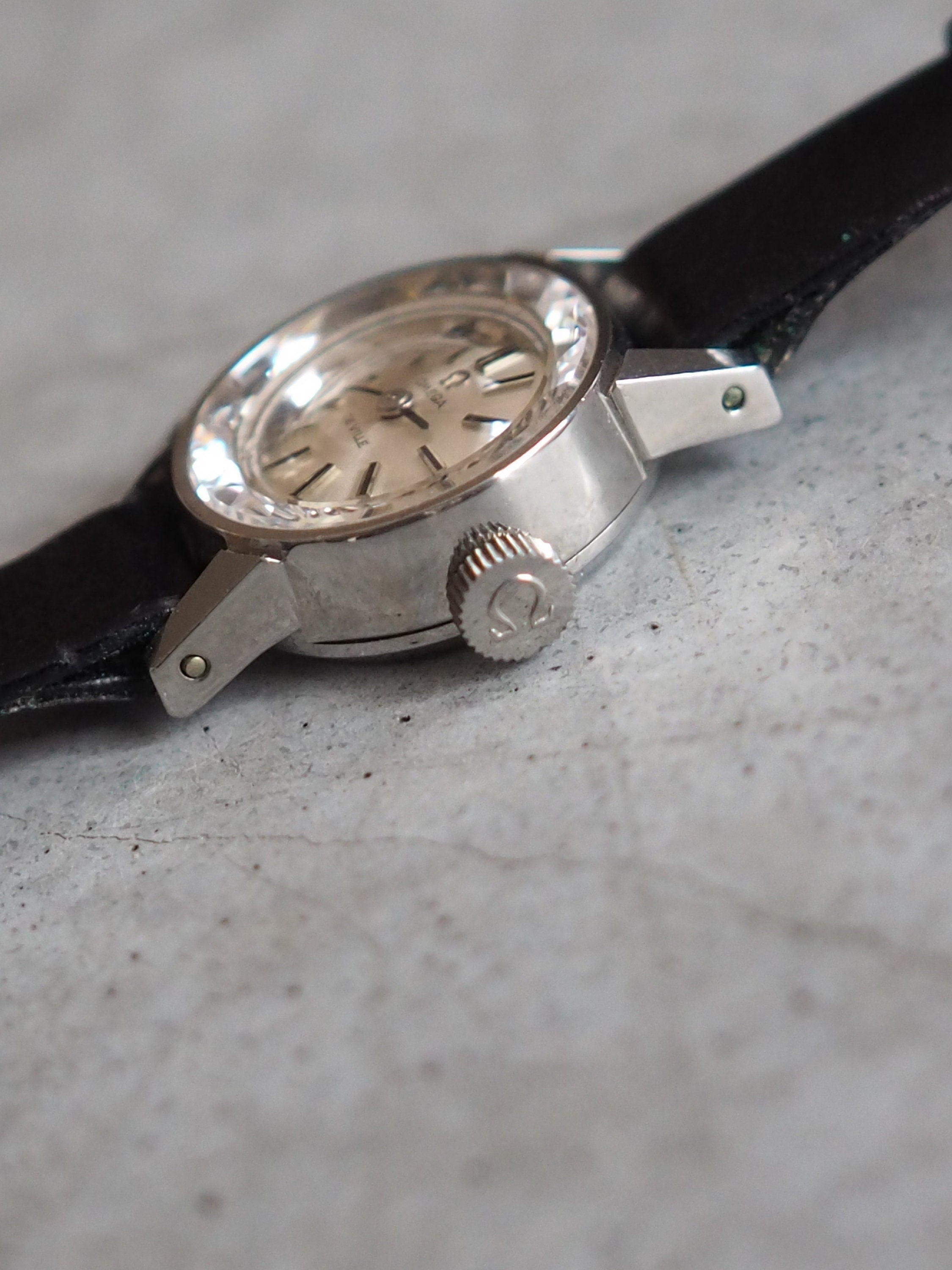 OMEGA DE VILLE Watch Silver Color Stainless steel Black Leather Ladies Vintage Antique Authentic