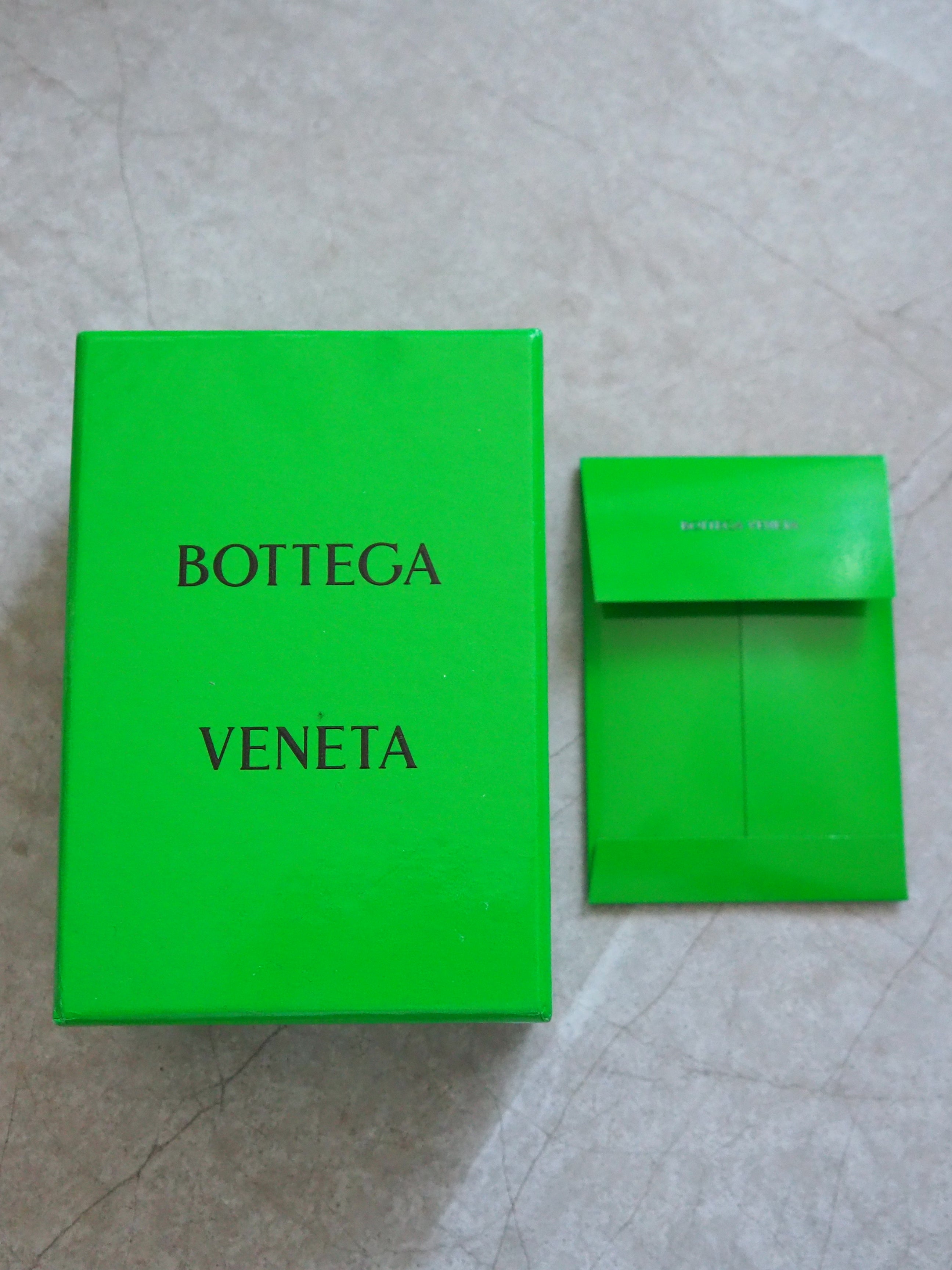 BOTTEGA VENETA マキシイントレチャート ウォレット