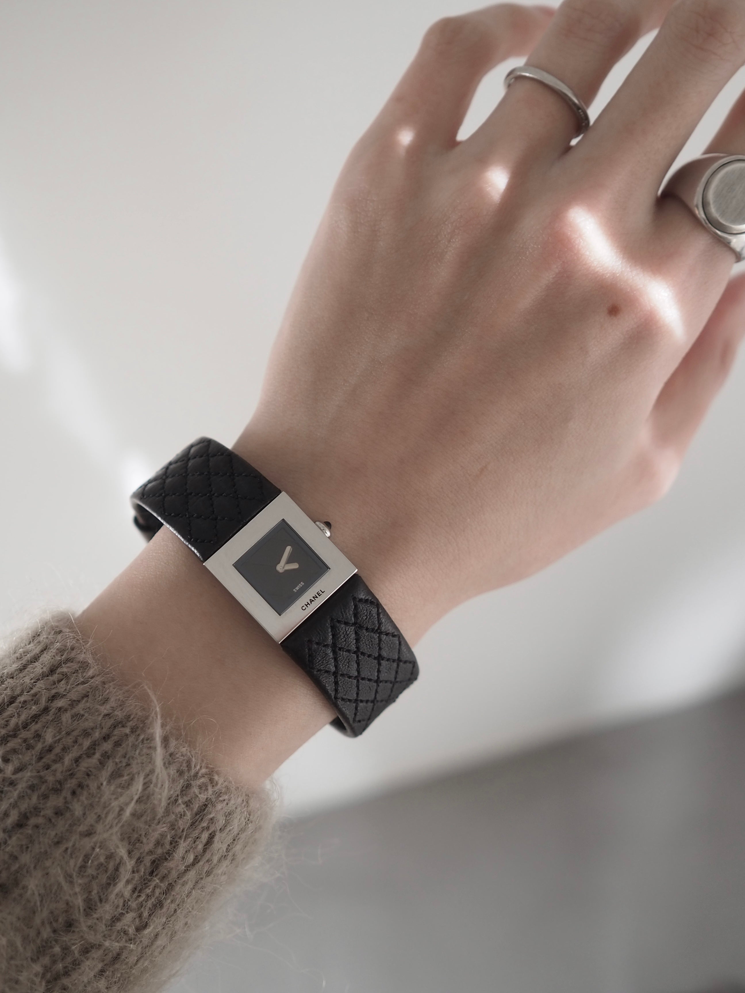 シャネル CHANEL マトラッセ ブラック 黒 シルバー クォーツ 腕時計 CHANEL シャネル マトラッセ ウォッチ 腕時計 シルバー ブラック