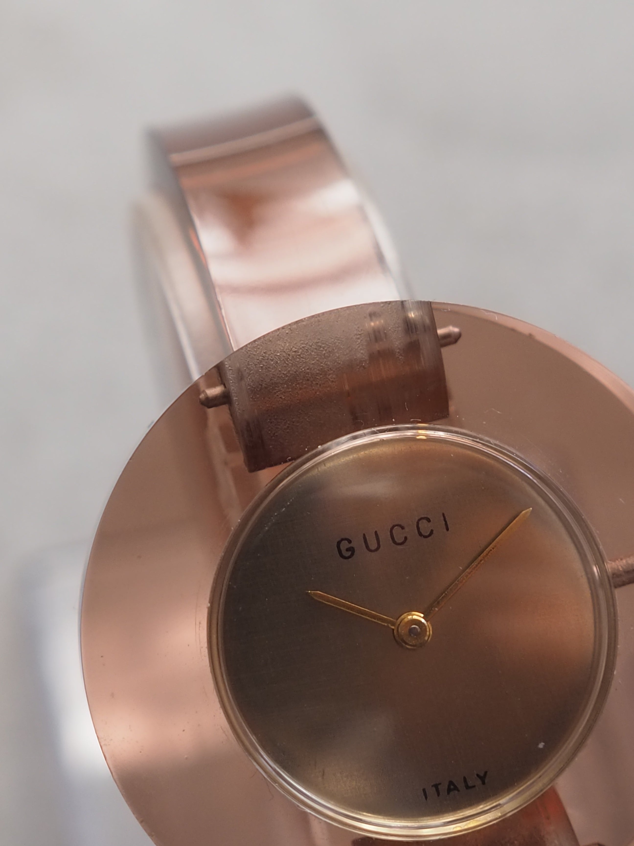GUCCI グッチ クリア バングル ウォッチ 腕時計 手巻き レア ゴールド