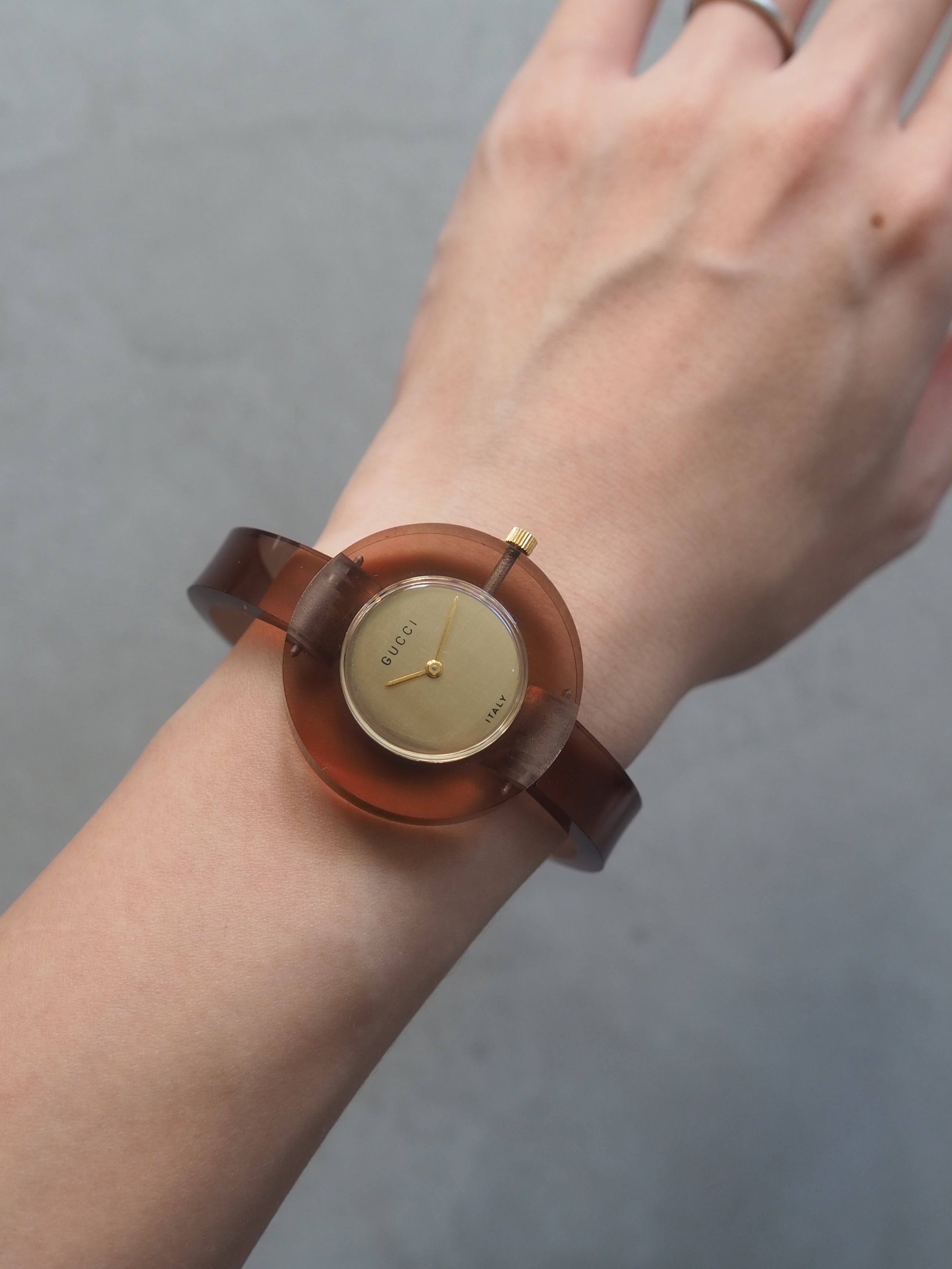 GUCCI グッチ クリア バングル ウォッチ 腕時計 手巻き レア ゴールド