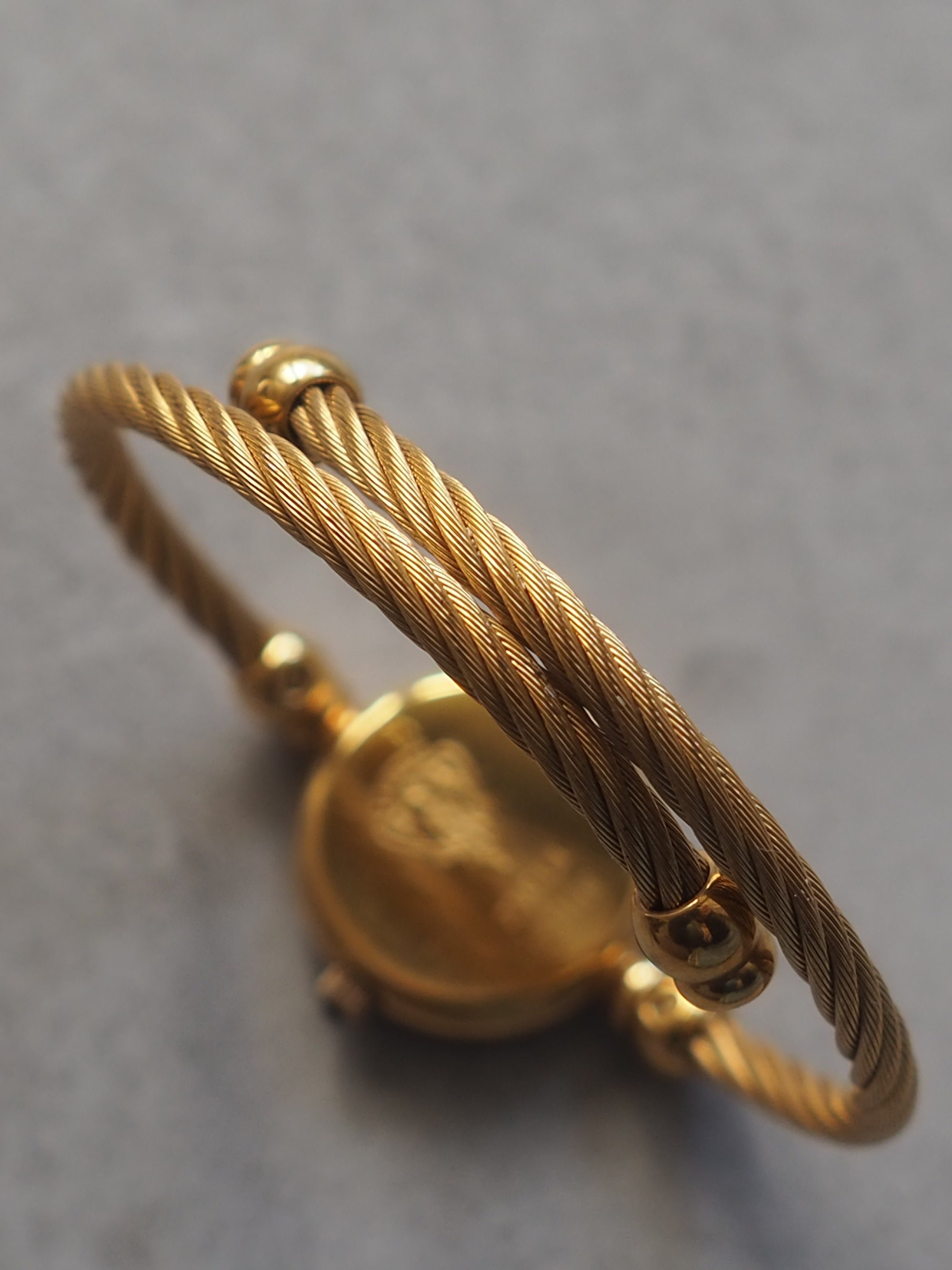 GUCCI グッチ シェル バングル ウォッチ 腕時計 ゴールド ヴィンテージ