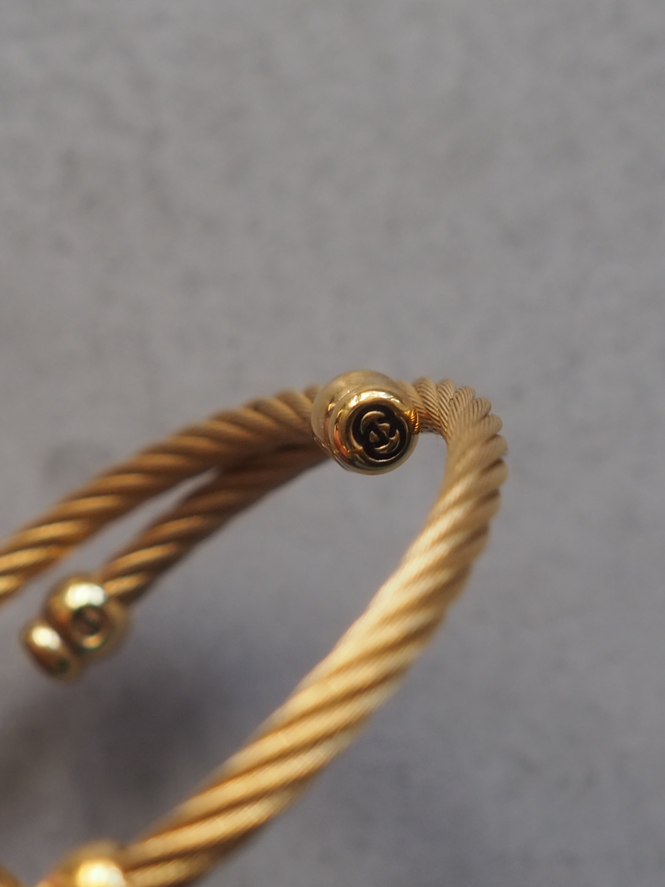 GUCCI グッチ シェル バングル ウォッチ 腕時計 ゴールド ヴィンテージ